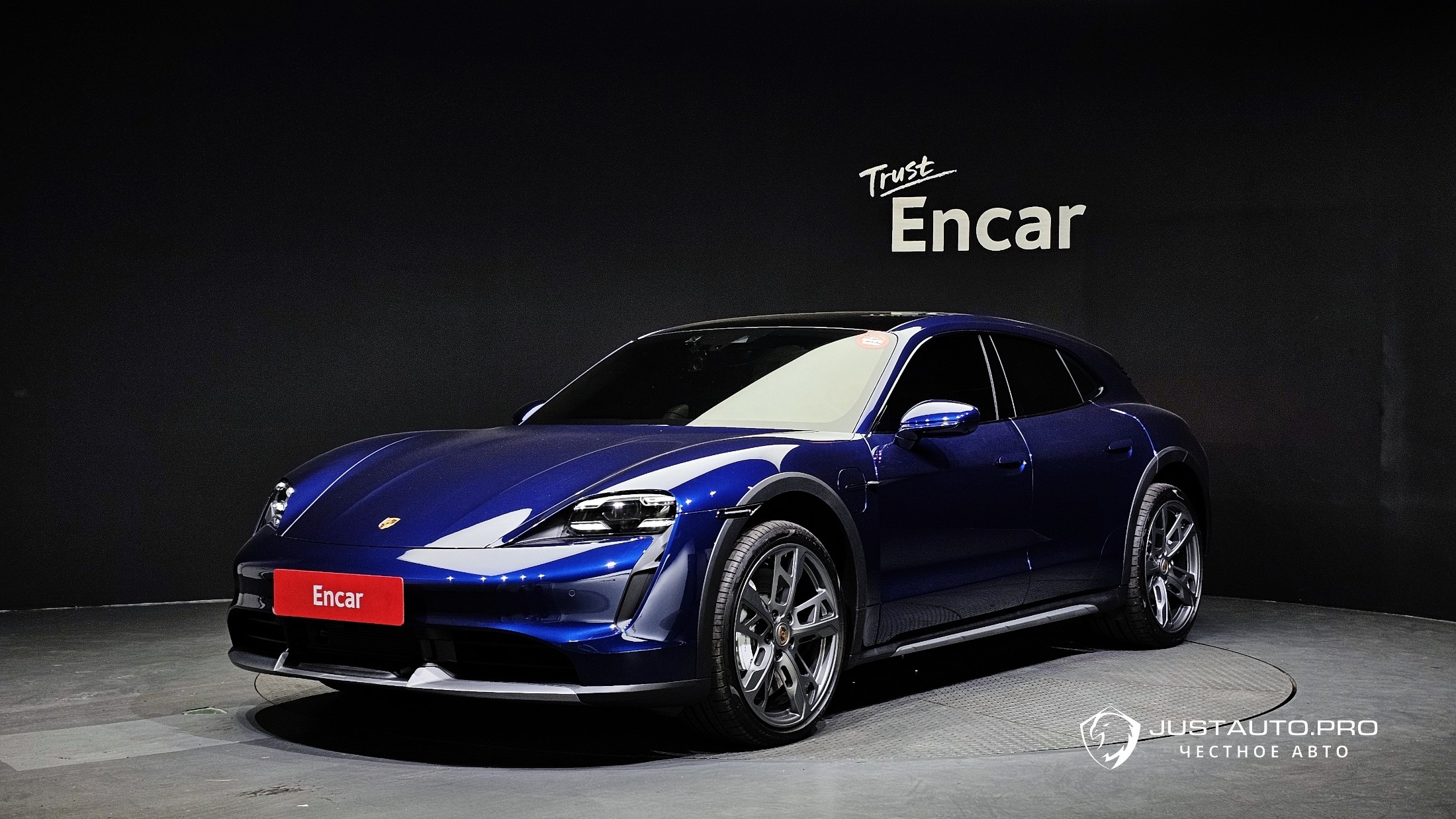 Автомобиль Porsche Taycan