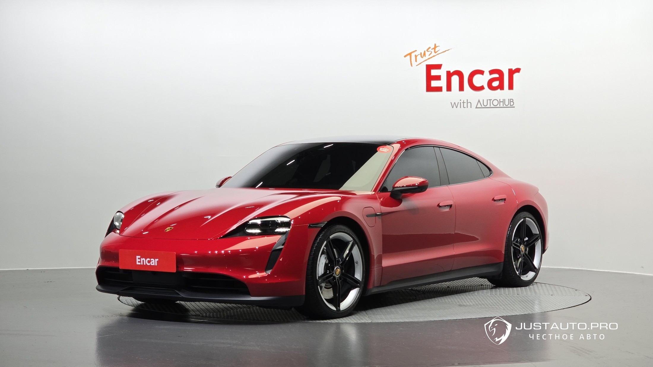 Автомобиль Porsche Taycan