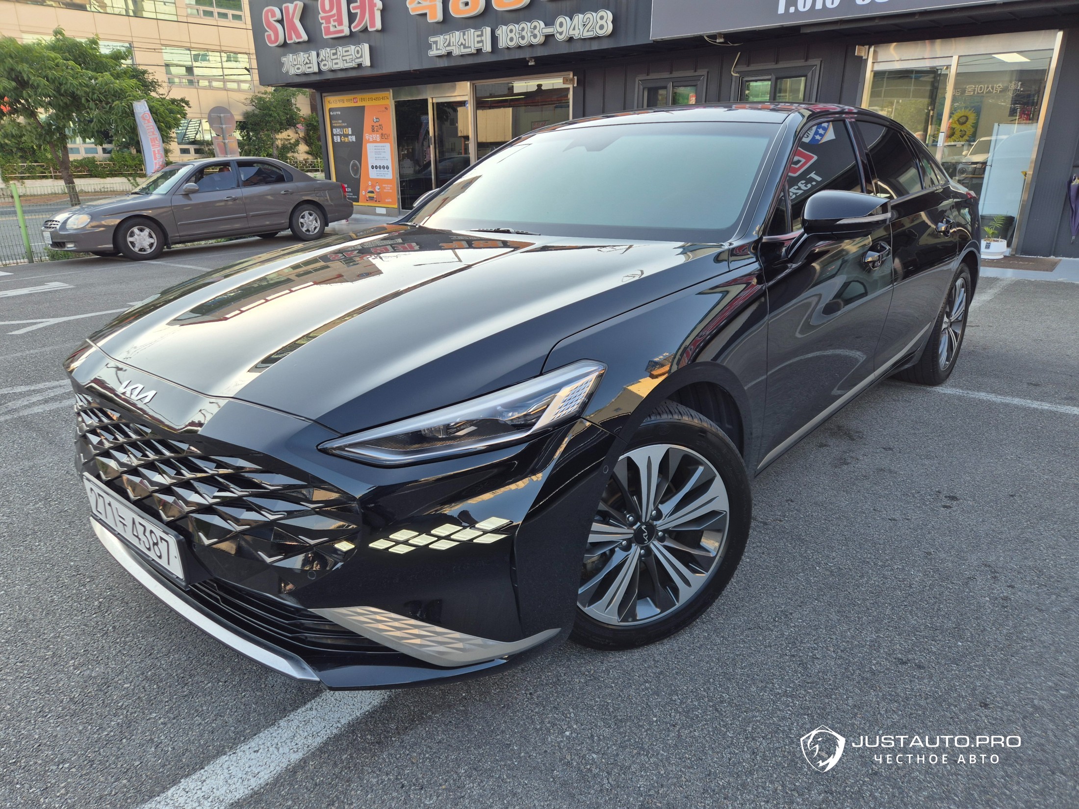 Автомобиль Kia K8