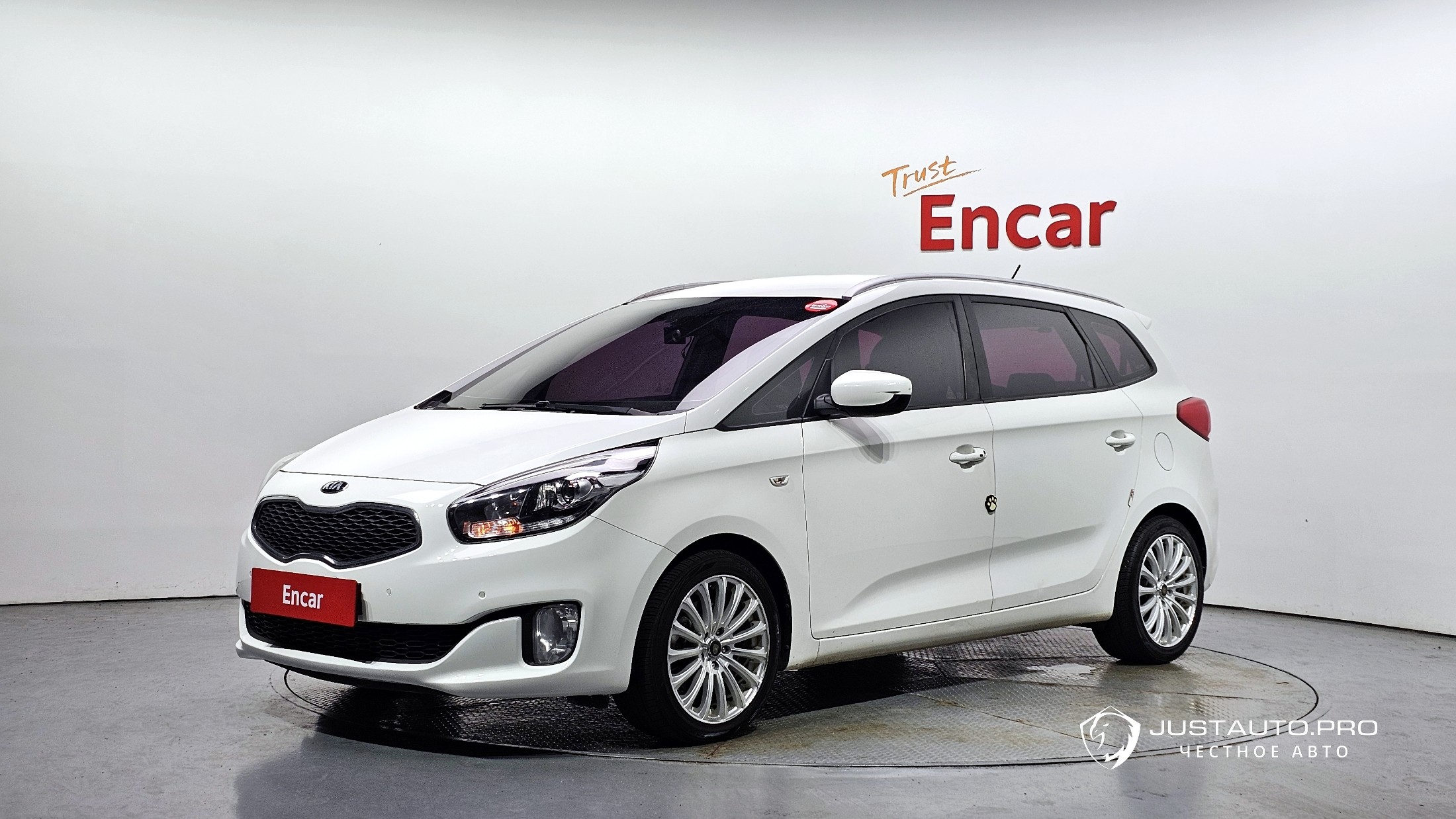 Автомобиль Kia Carens