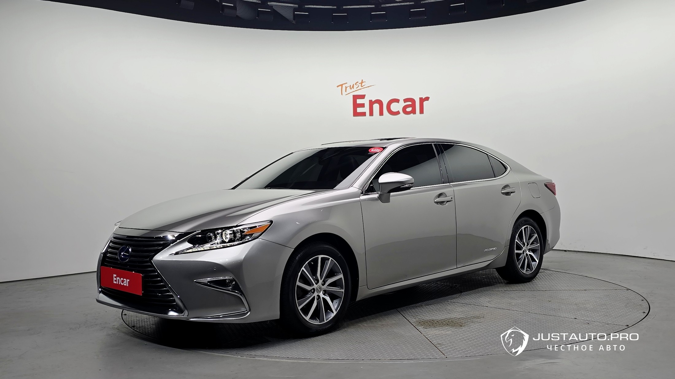 Автомобиль Lexus ES