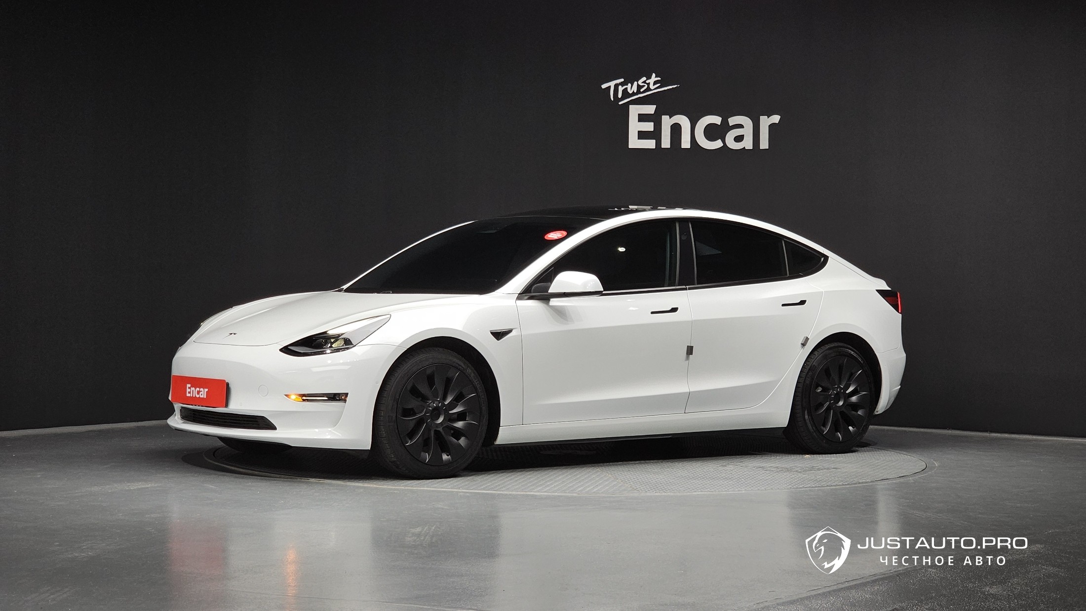 Автомобиль Tesla Model 3