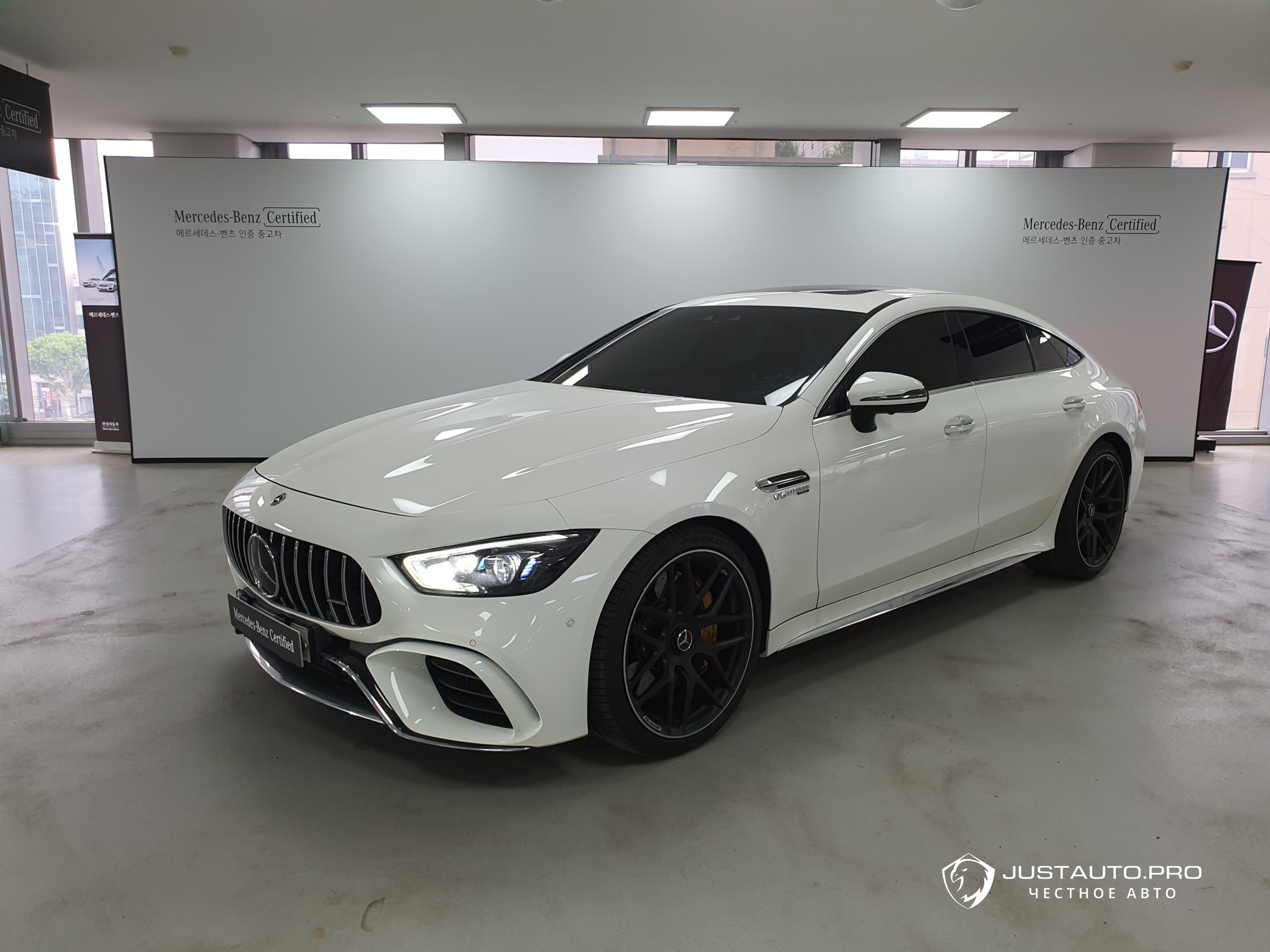 Автомобиль Mercedes-Benz AMG GT