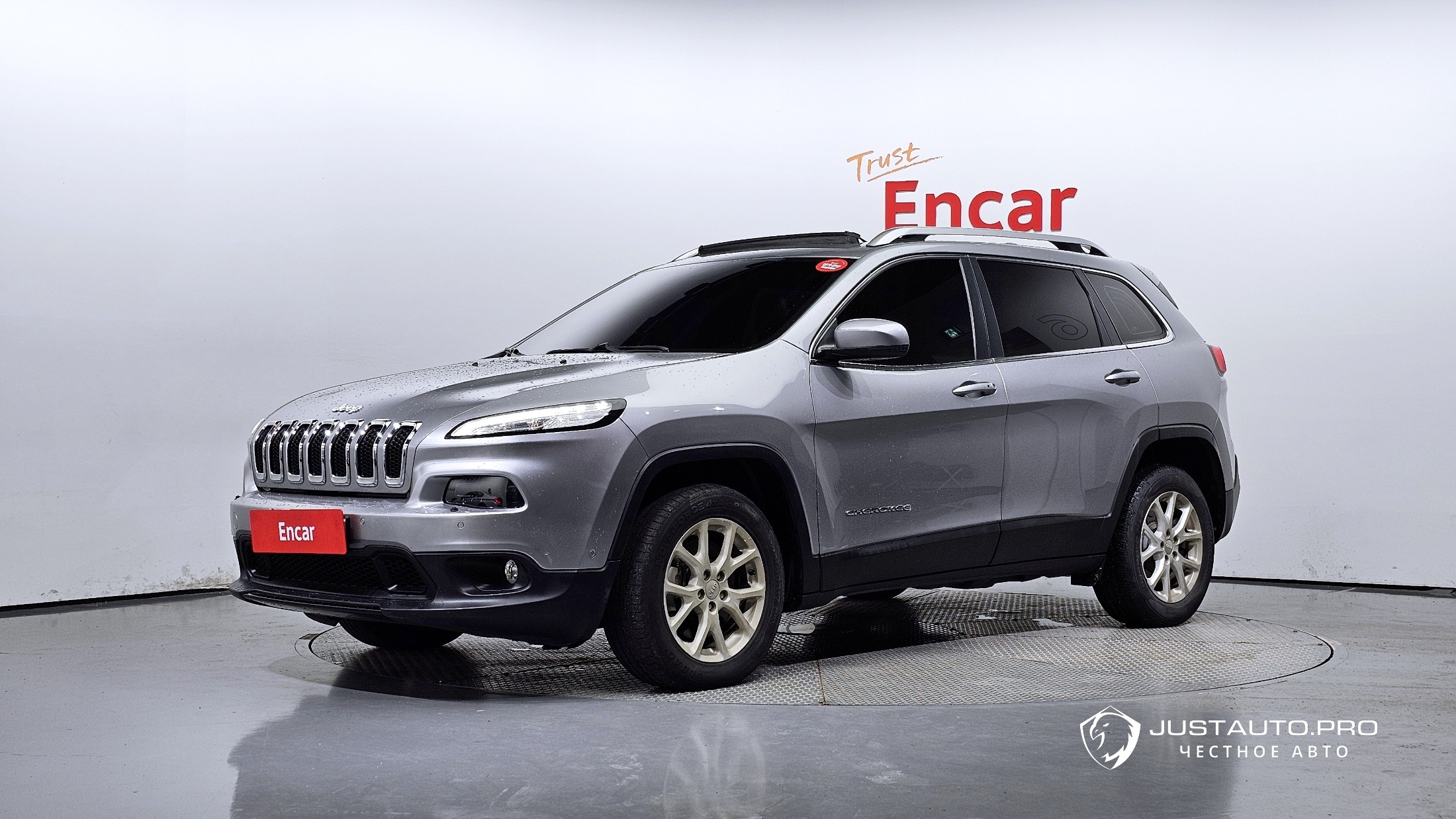 Автомобиль Jeep Cherokee