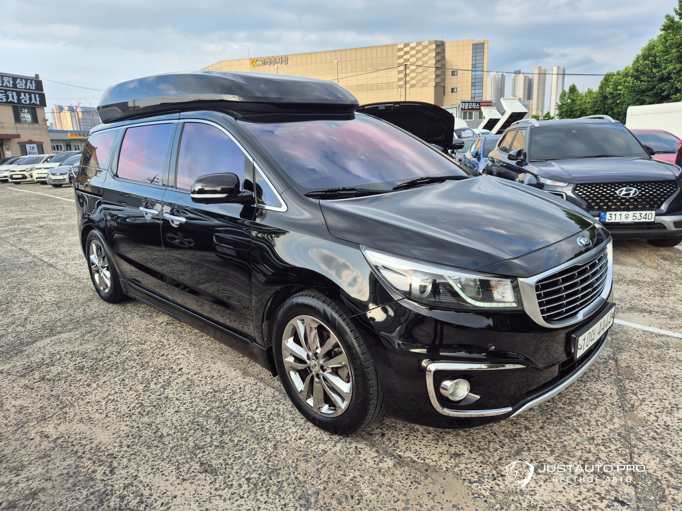 Автомобиль Kia Canival