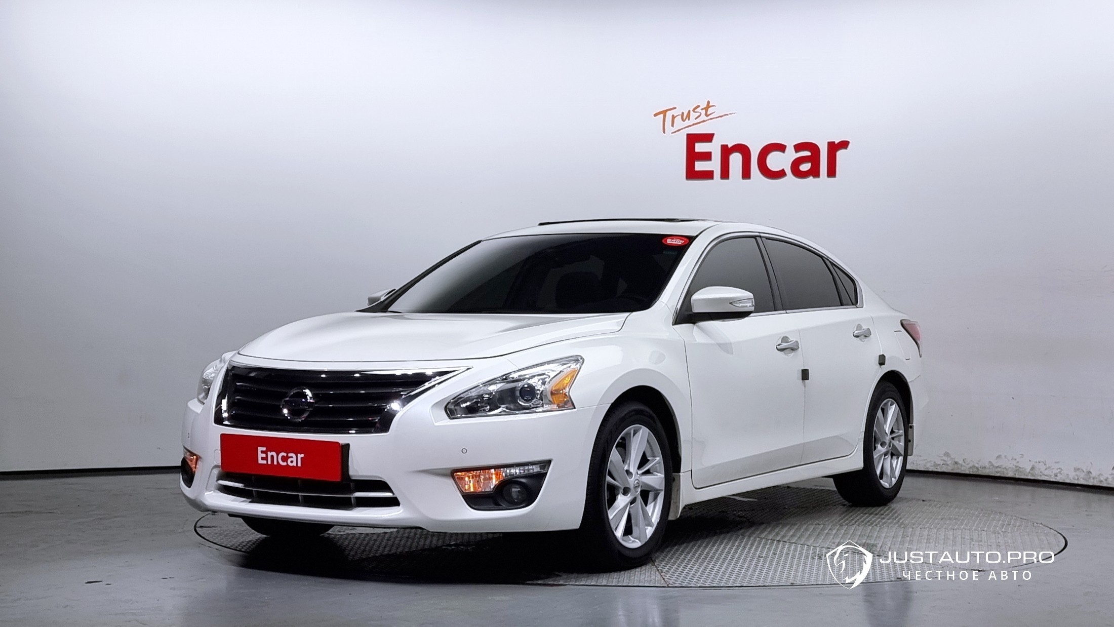 Автомобиль Nissan Altima