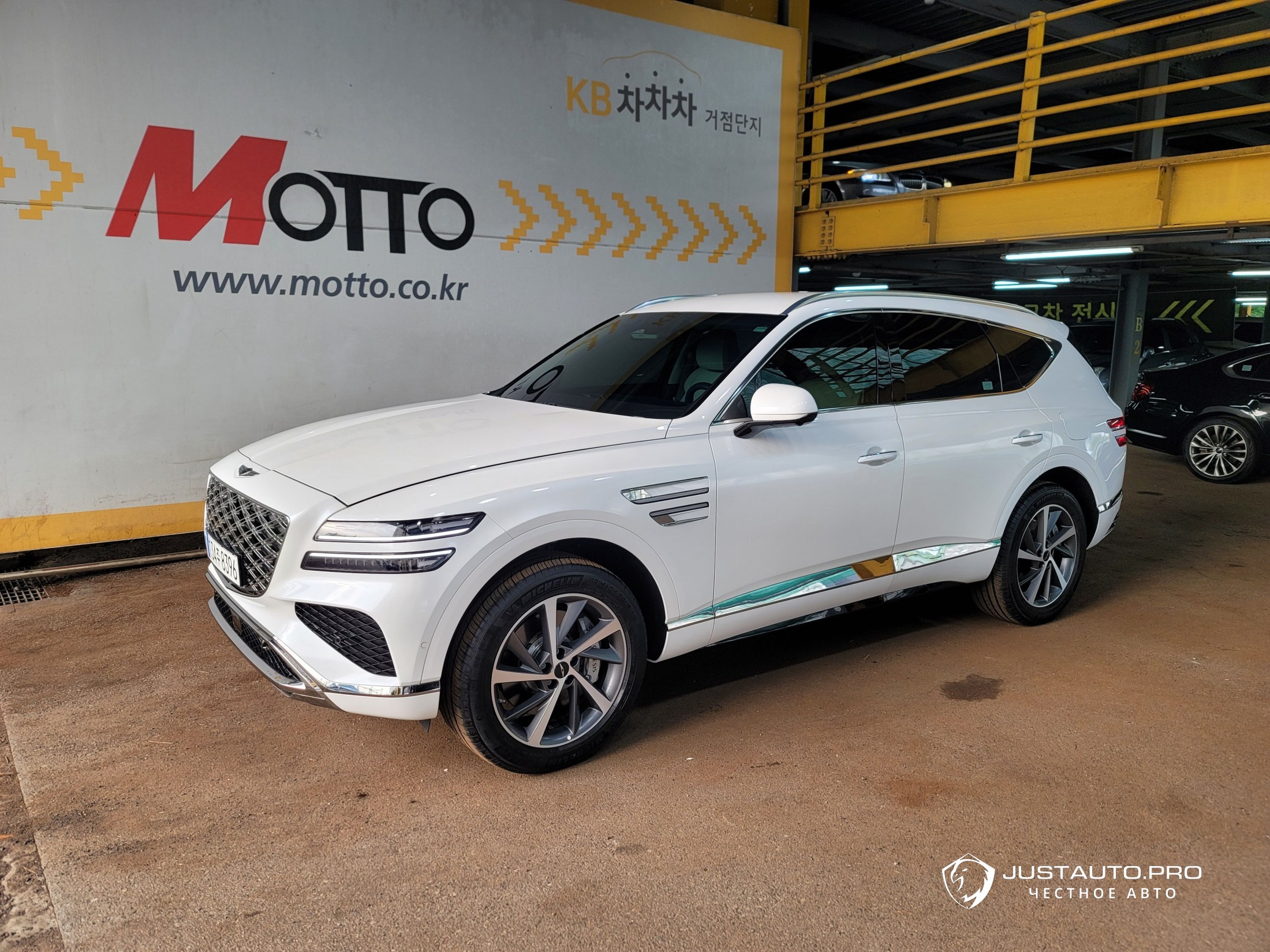 Автомобиль Genesis GV80