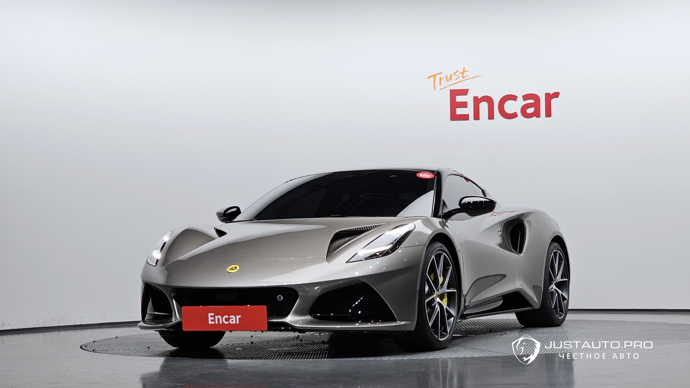 Автомобиль Lotus Emira