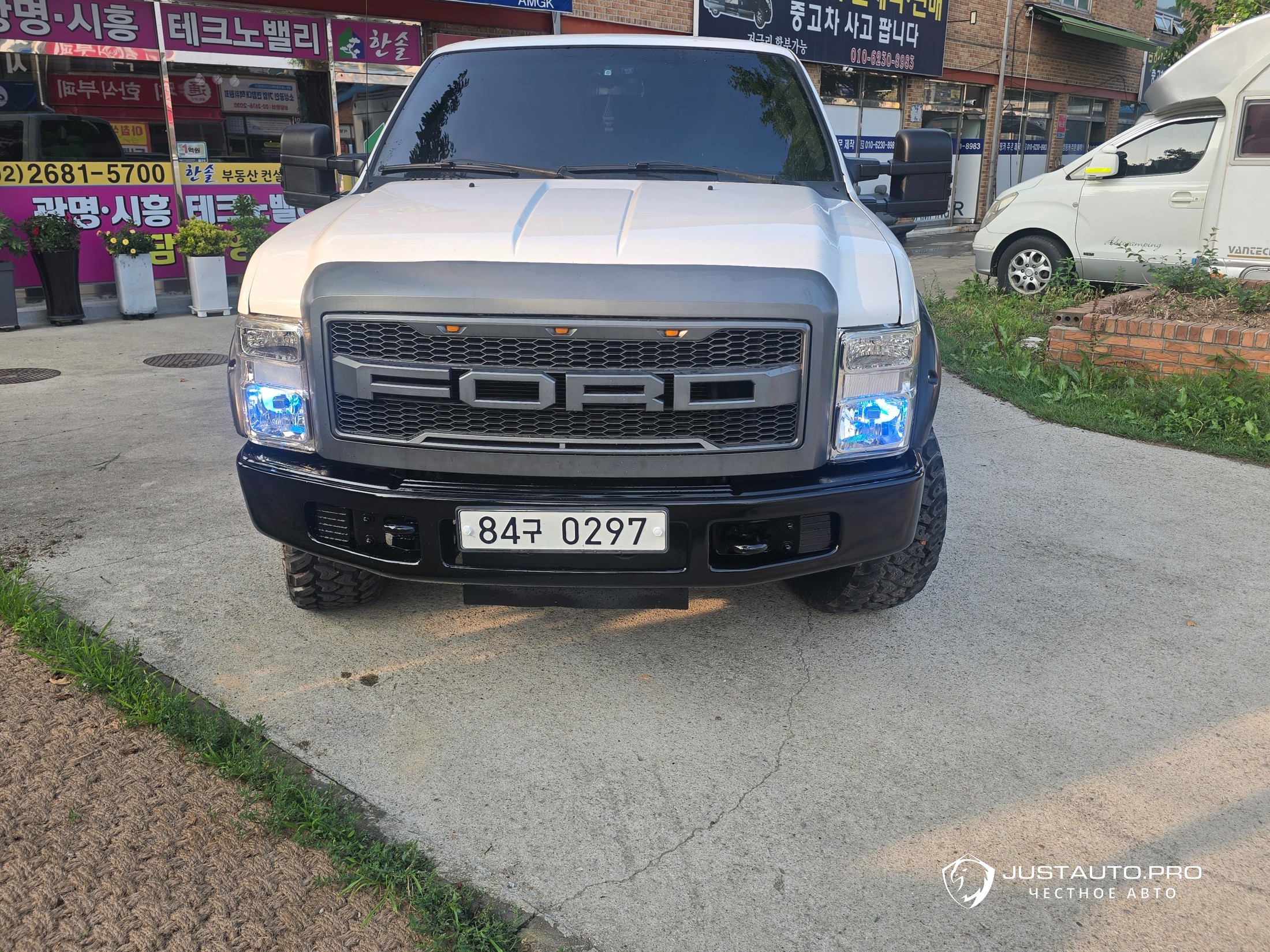 Автомобиль Ford F250