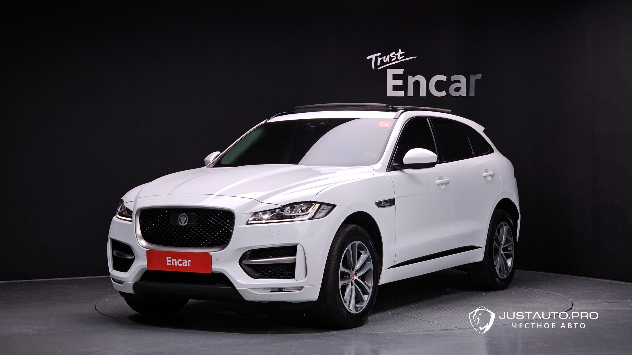 Автомобиль Jaguar F-PACE