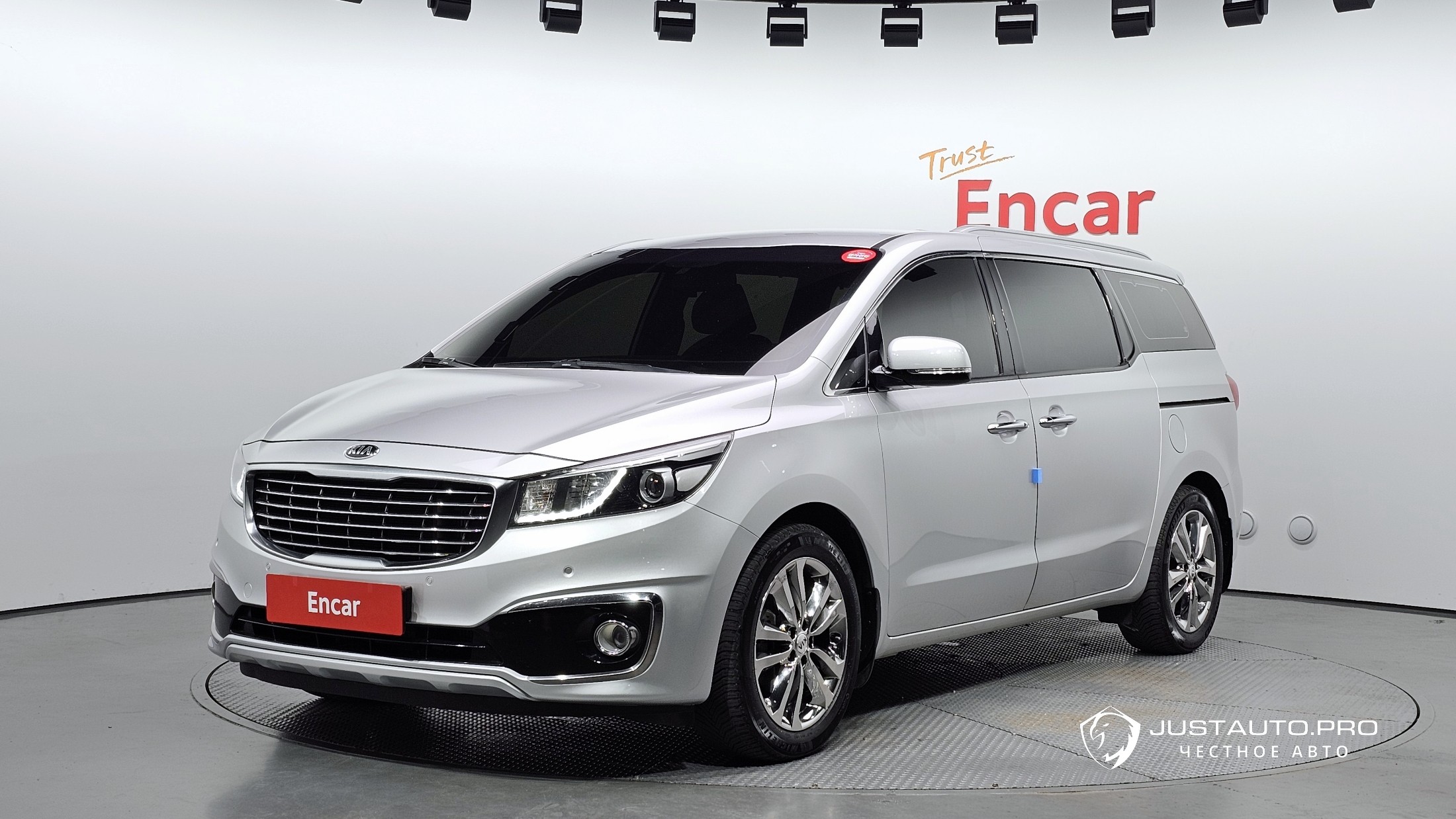 Автомобиль Kia Canival
