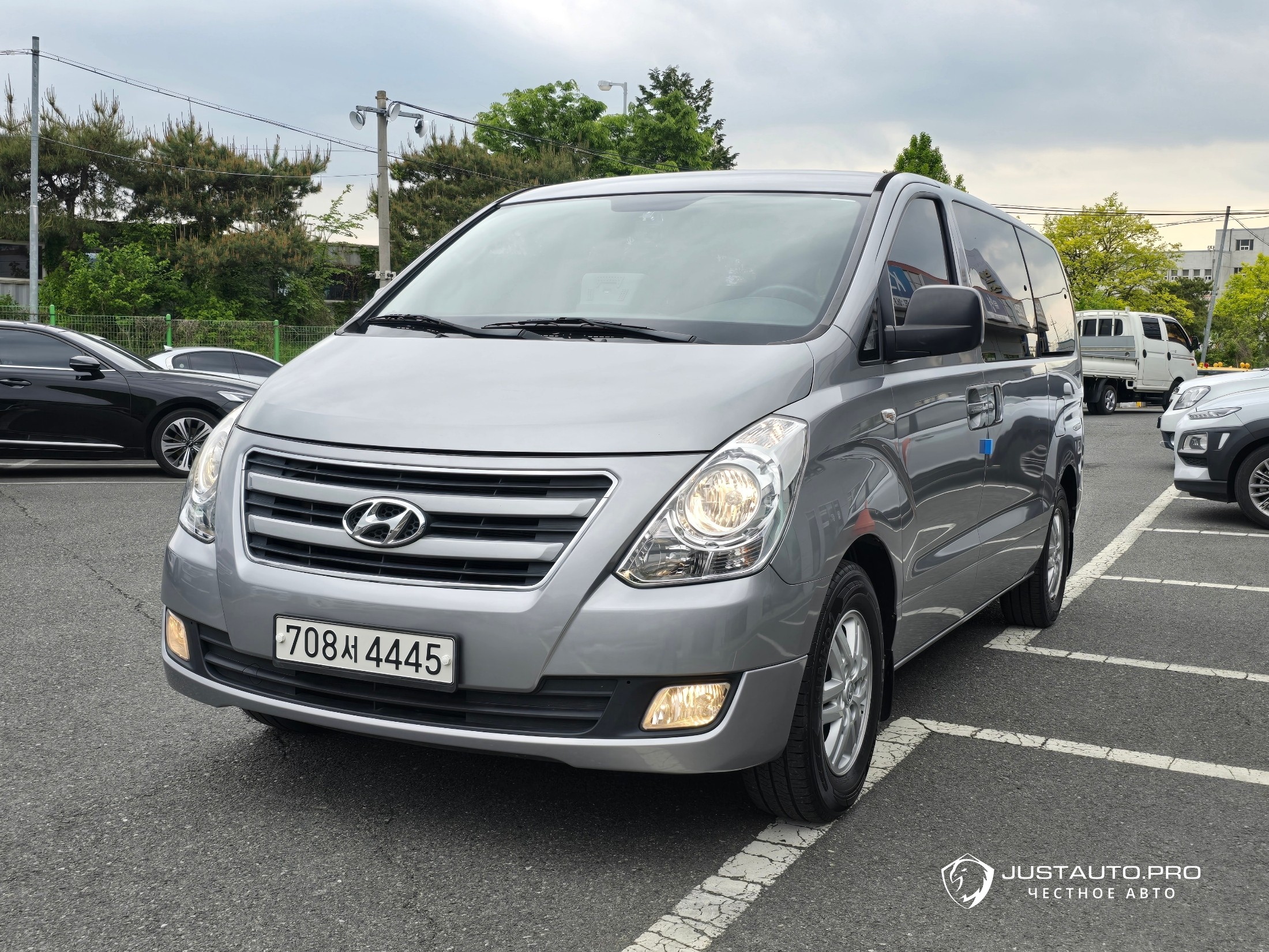 Автомобиль Hyundai Starex