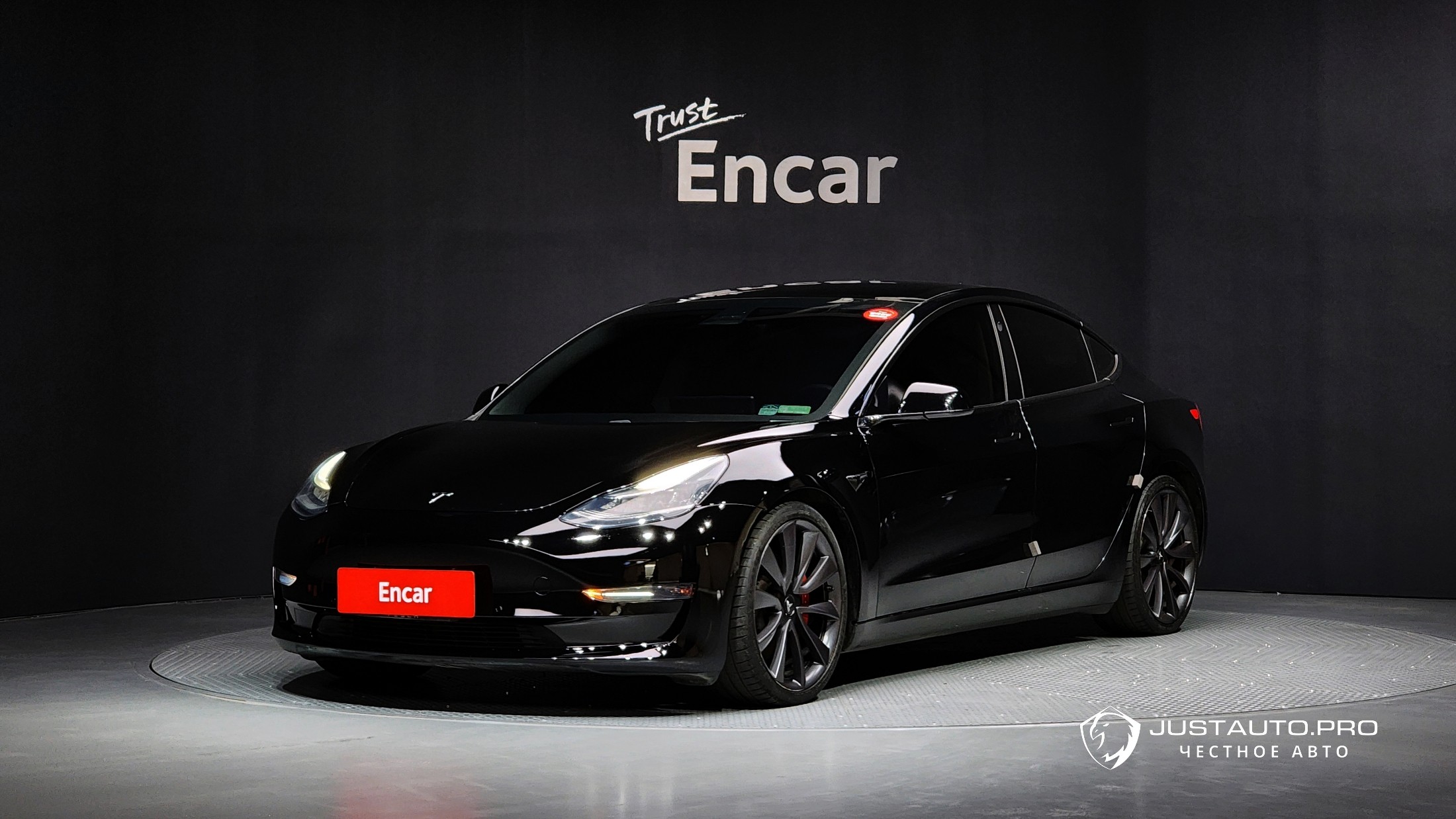 Автомобиль Tesla Model 3