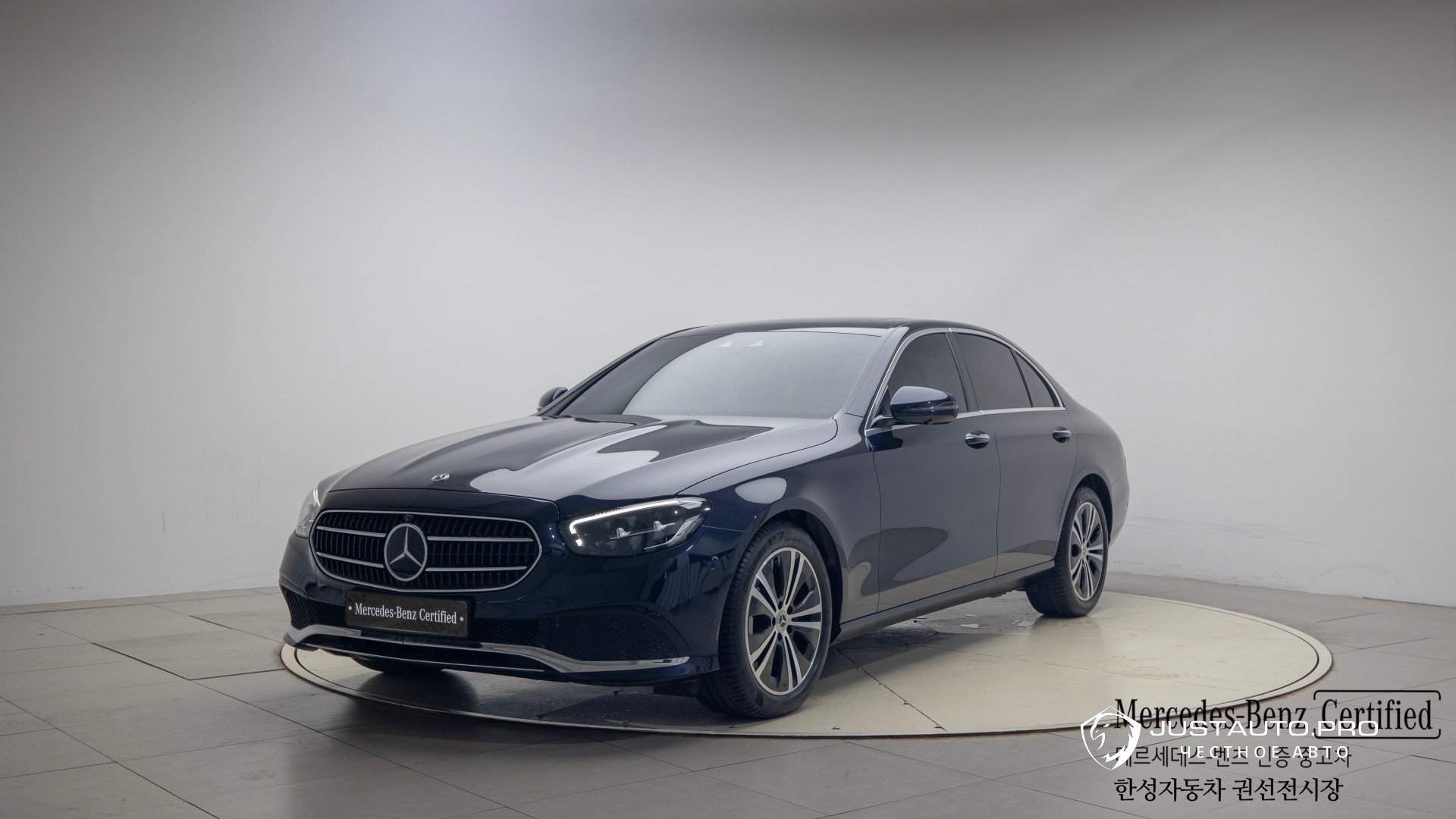 Автомобиль Mercedes-Benz E-Class