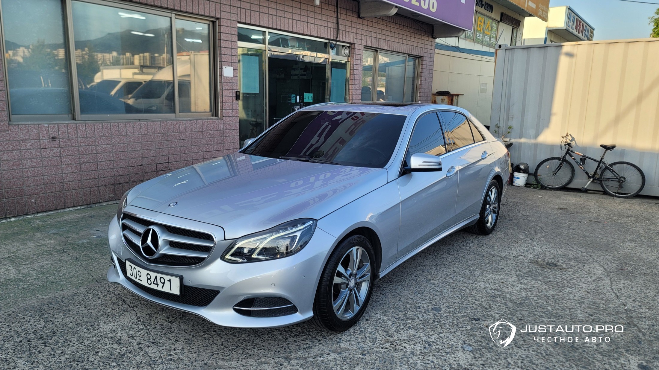 Автомобиль Mercedes-Benz E-Class