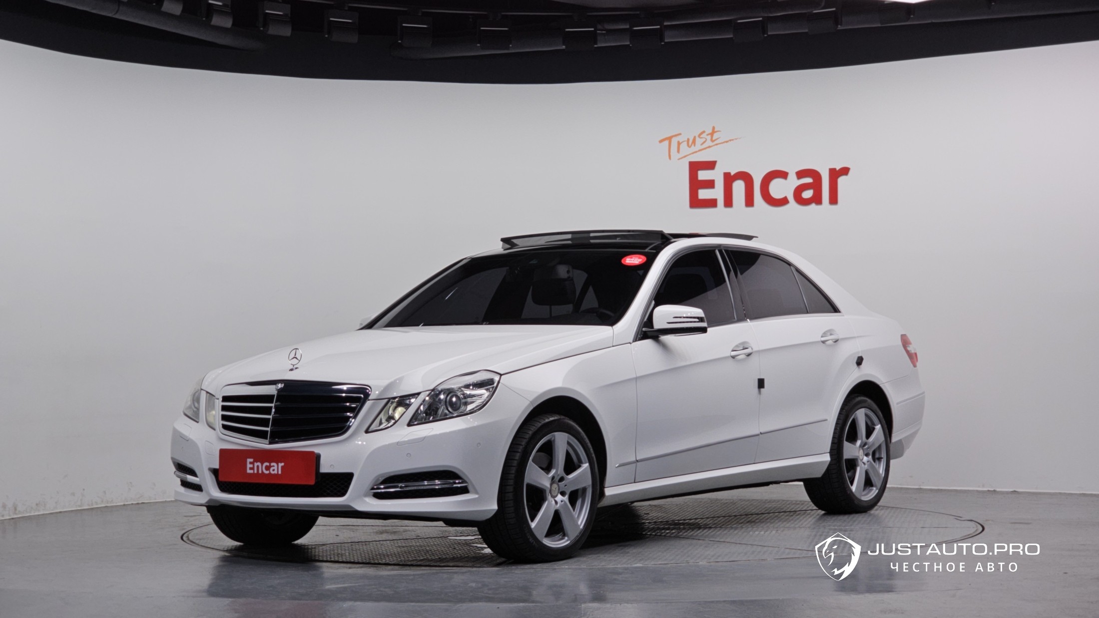 Автомобиль Mercedes-Benz E-Class