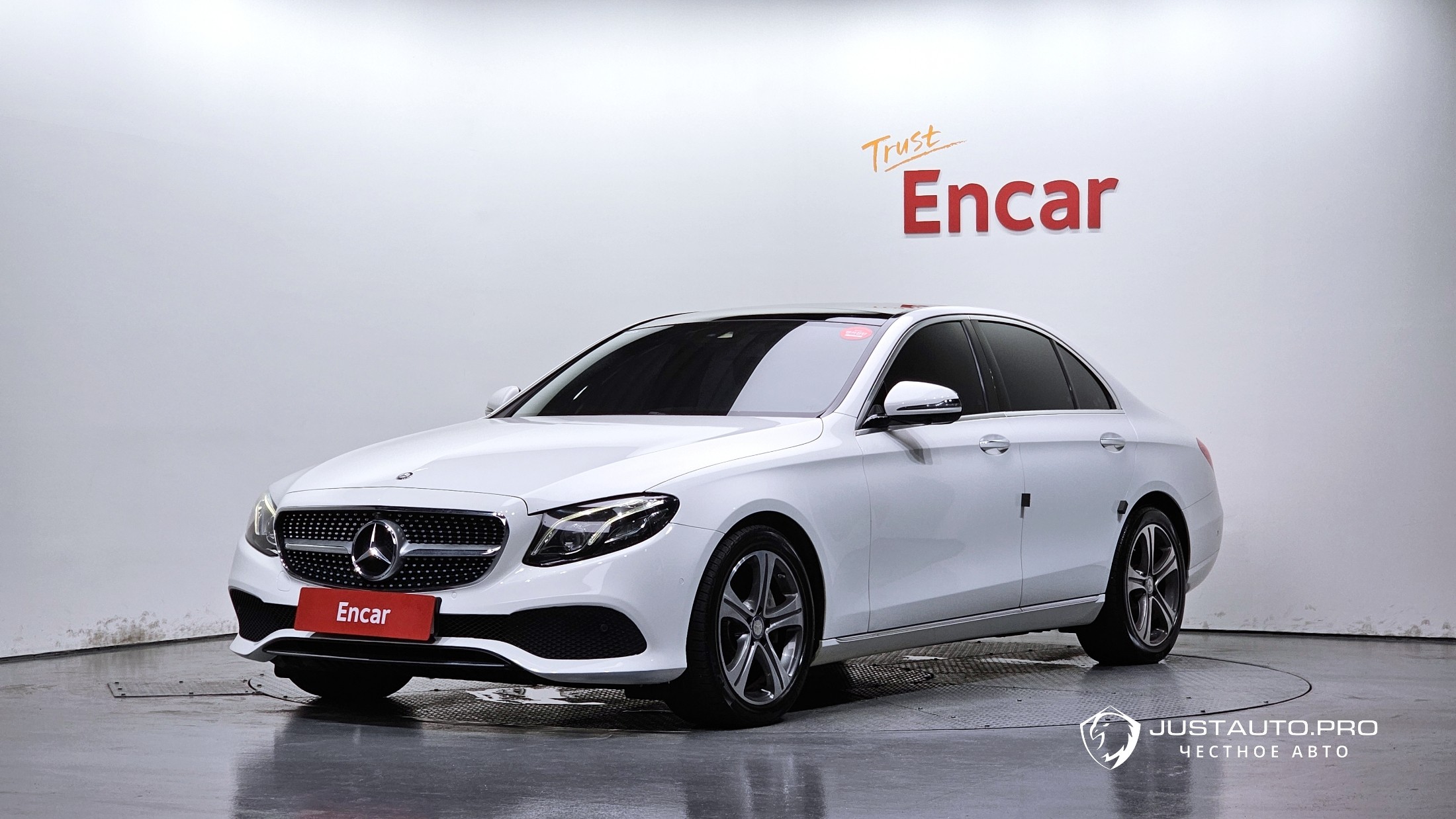 Автомобиль Mercedes-Benz E-Class