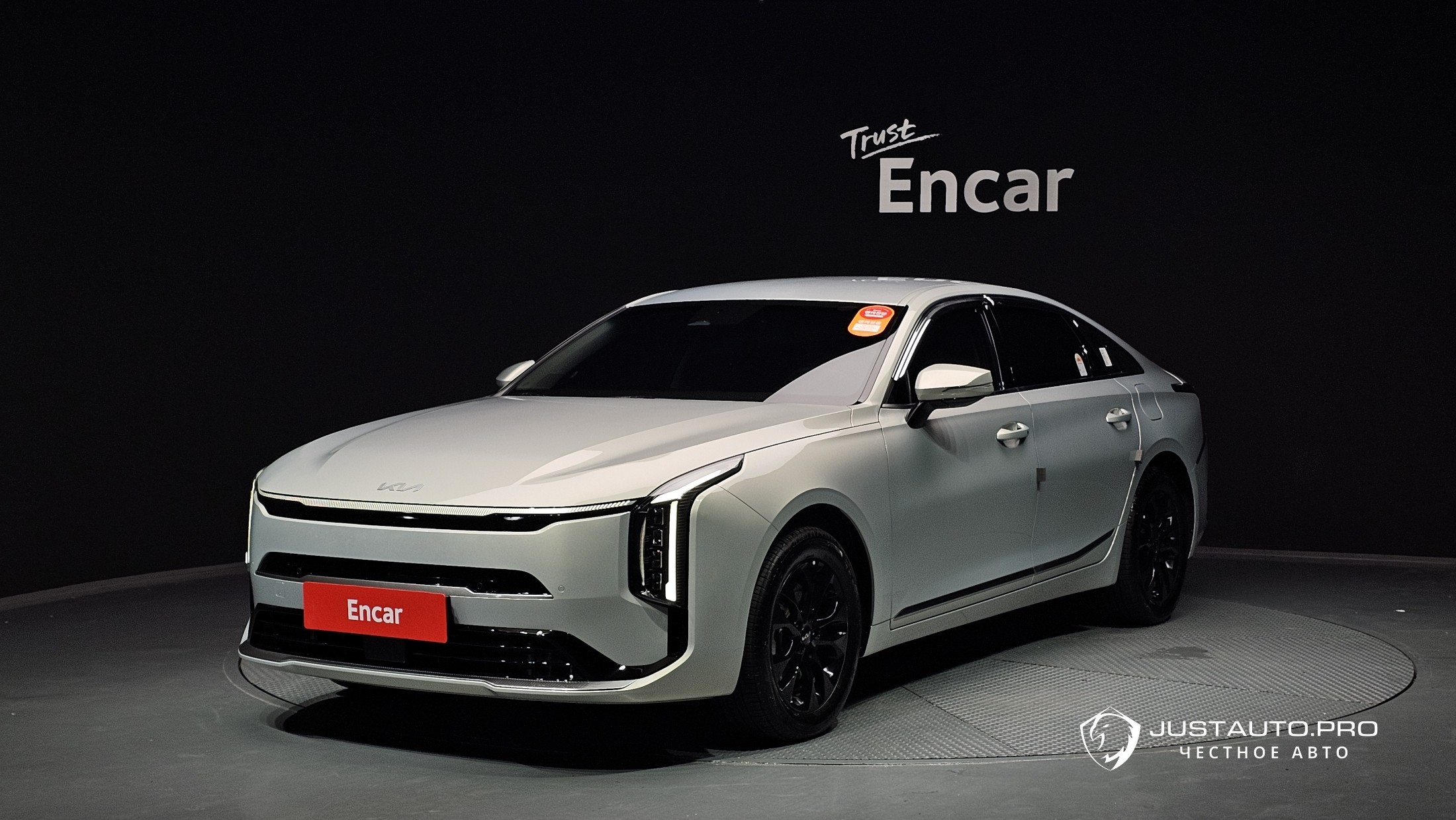 Автомобиль Kia K8