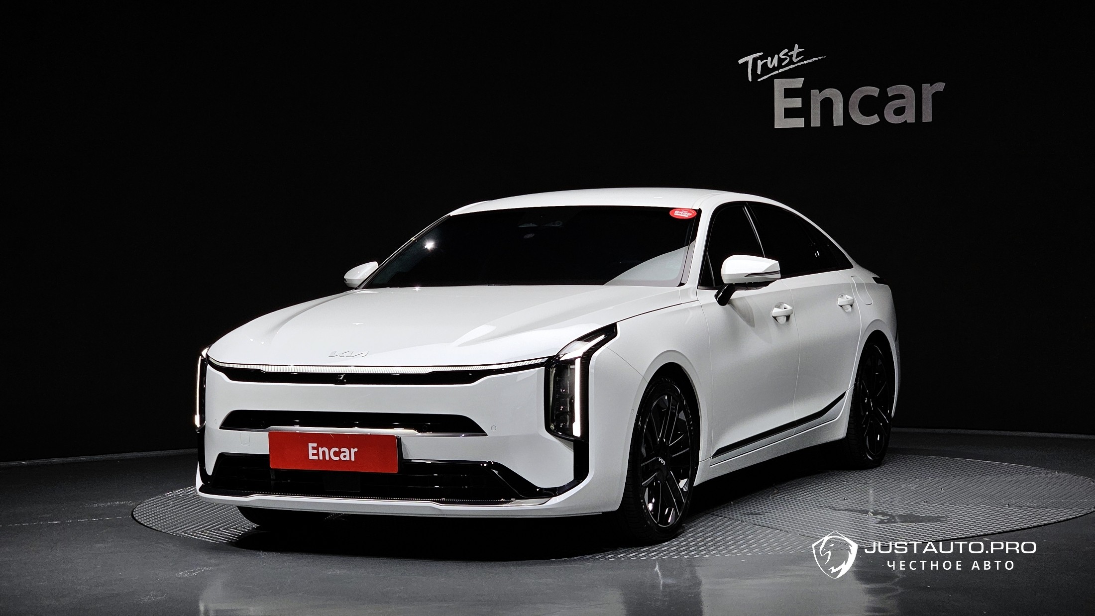 Автомобиль Kia K8
