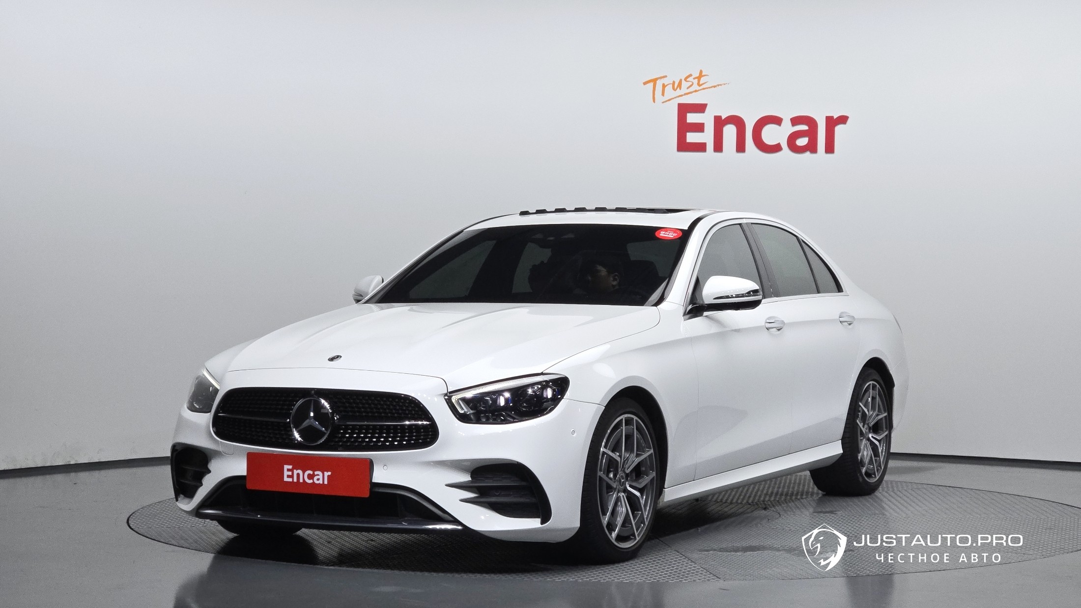 Автомобиль Mercedes-Benz E-Class