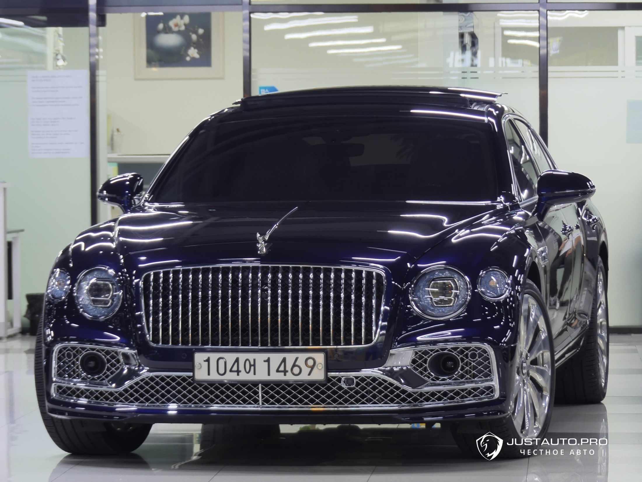 Автомобиль Bentley Flying Spur