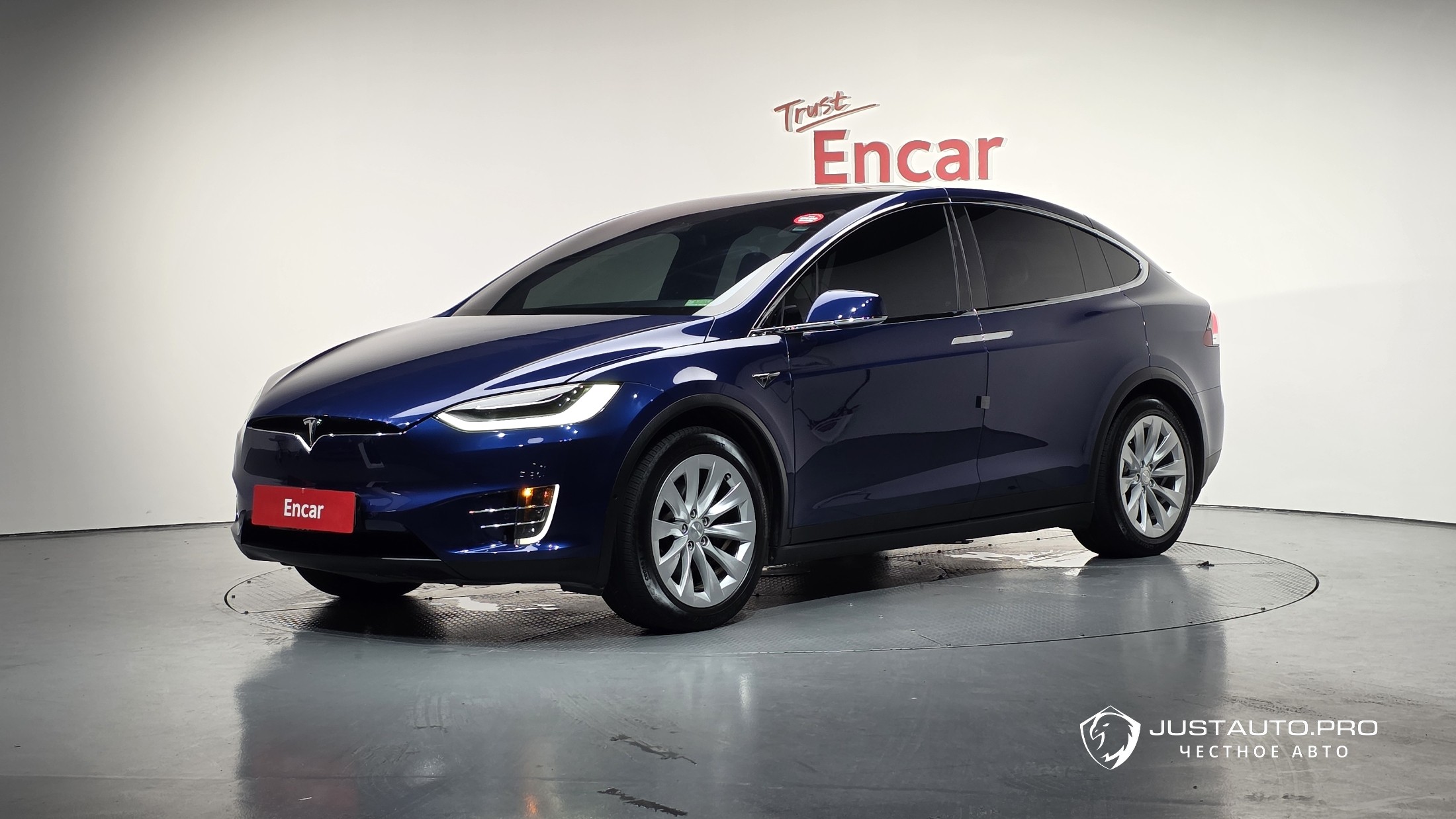 Автомобиль Tesla Model X