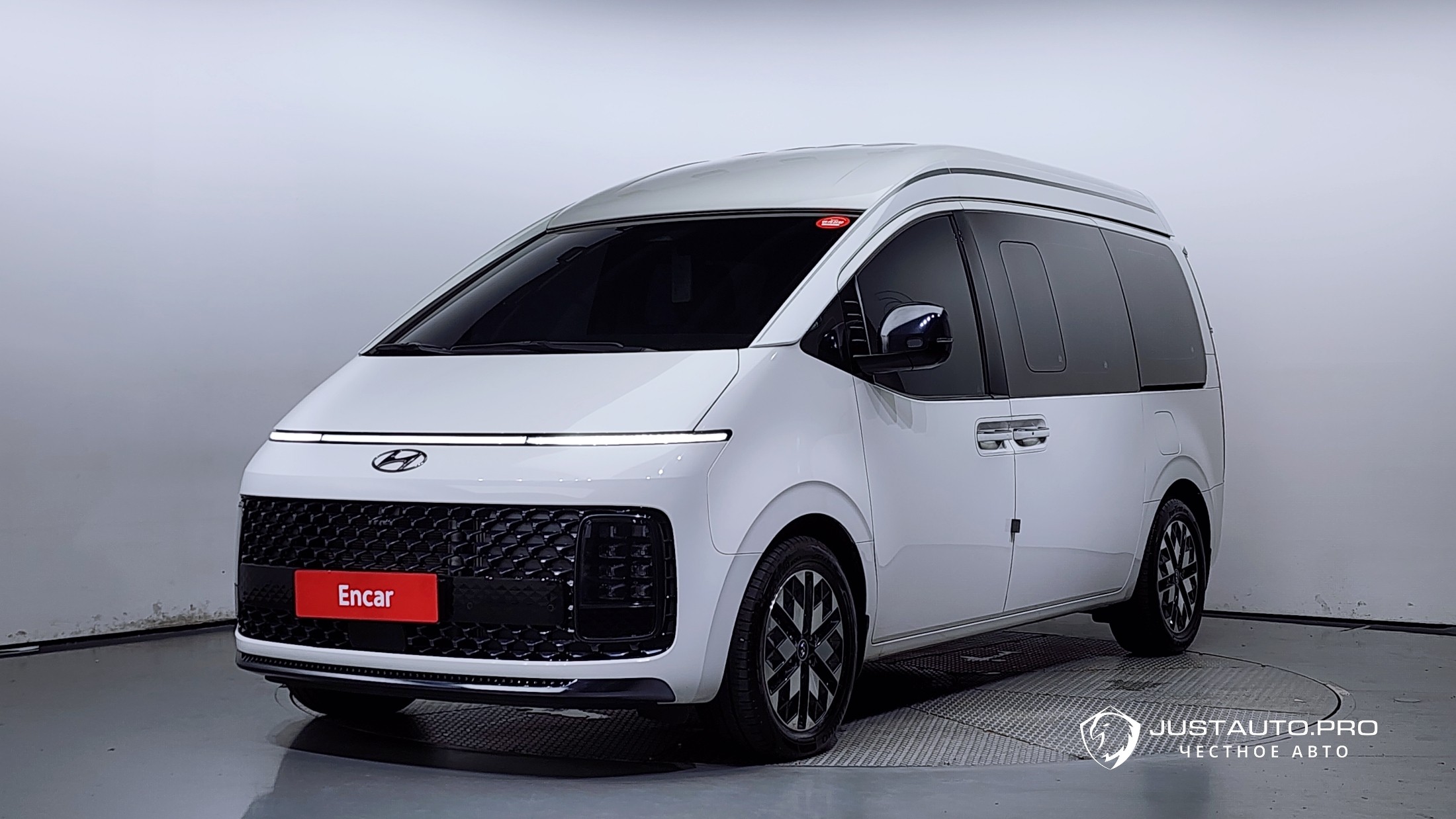 Автомобиль Hyundai Staria