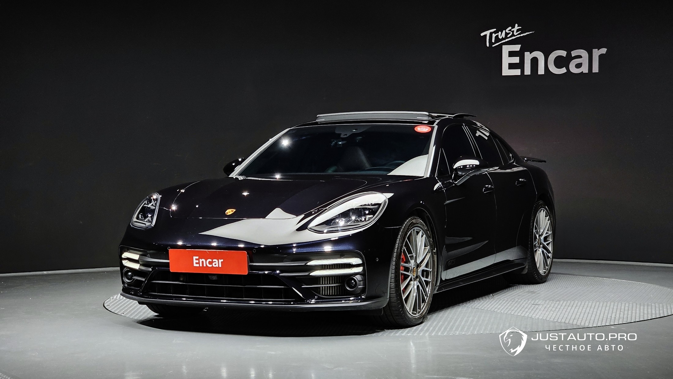 Автомобиль Porsche Panamera