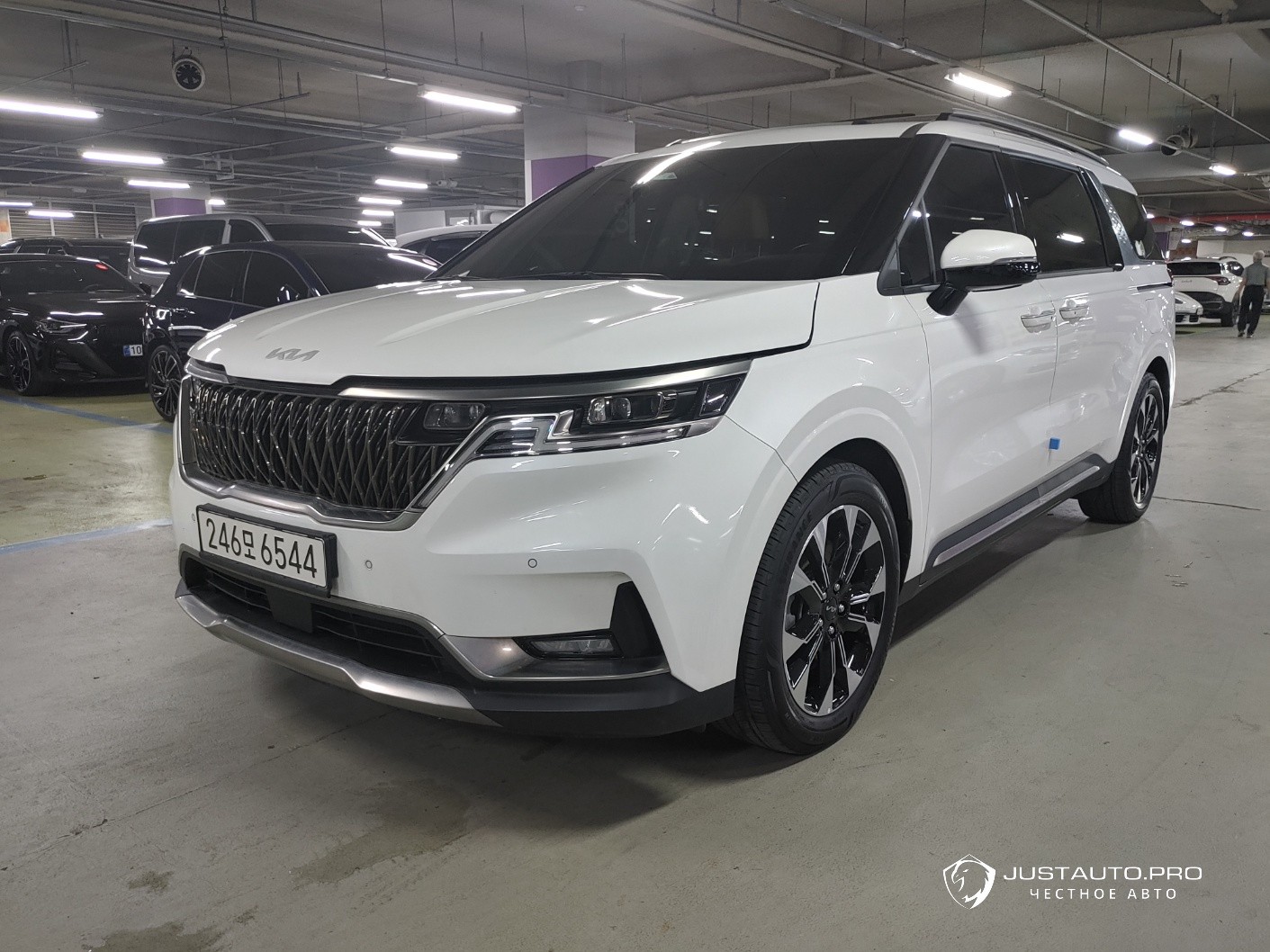 Автомобиль Kia Canival
