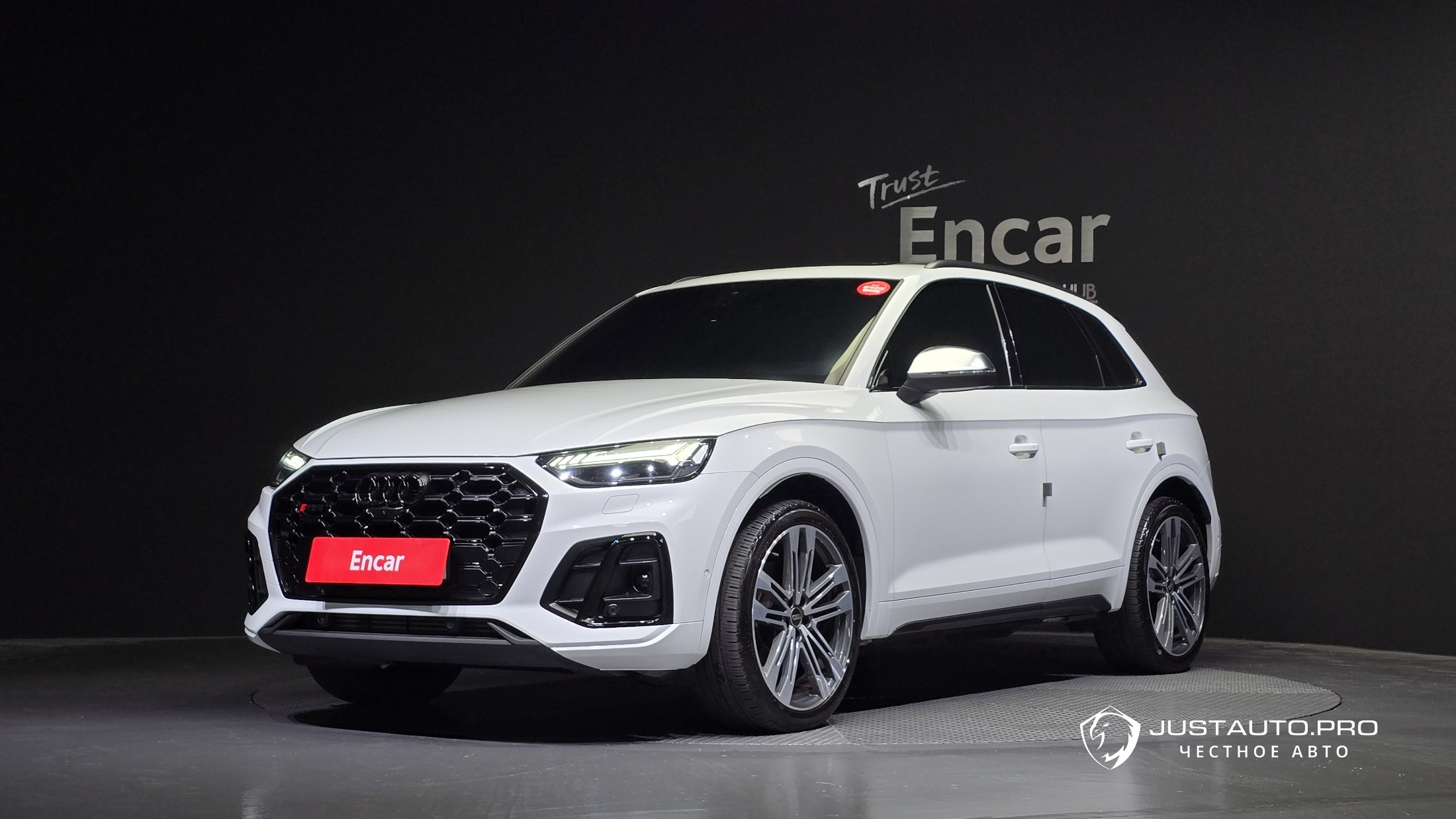 Автомобиль Audi SQ5