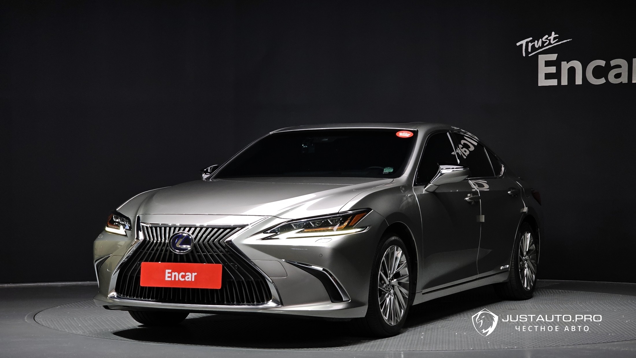 Автомобиль Lexus ES