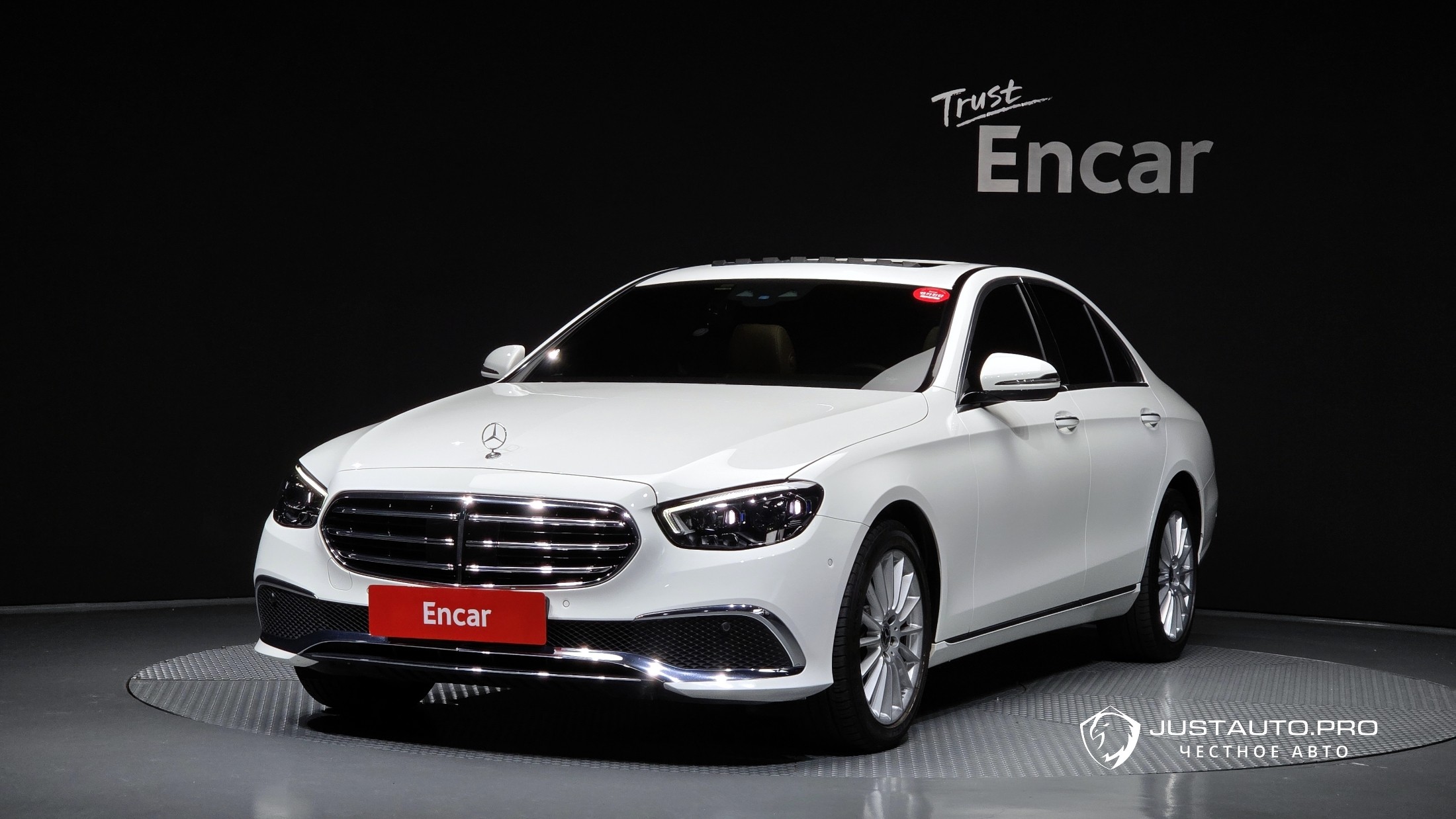 Автомобиль Mercedes-Benz E-Class