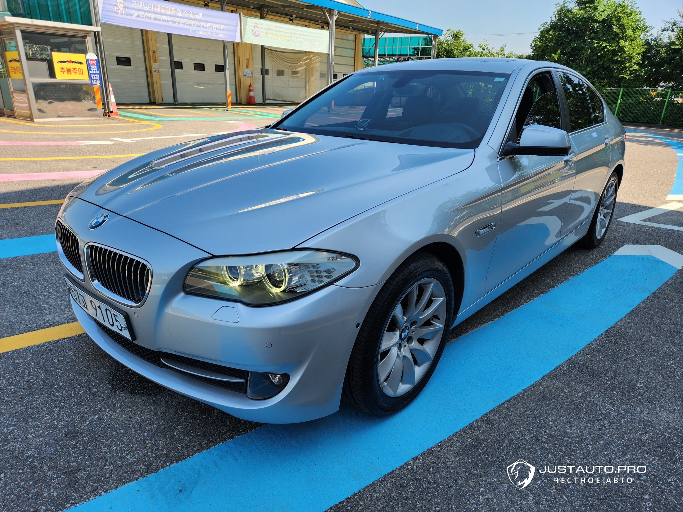 Автомобиль BMW 5-Series