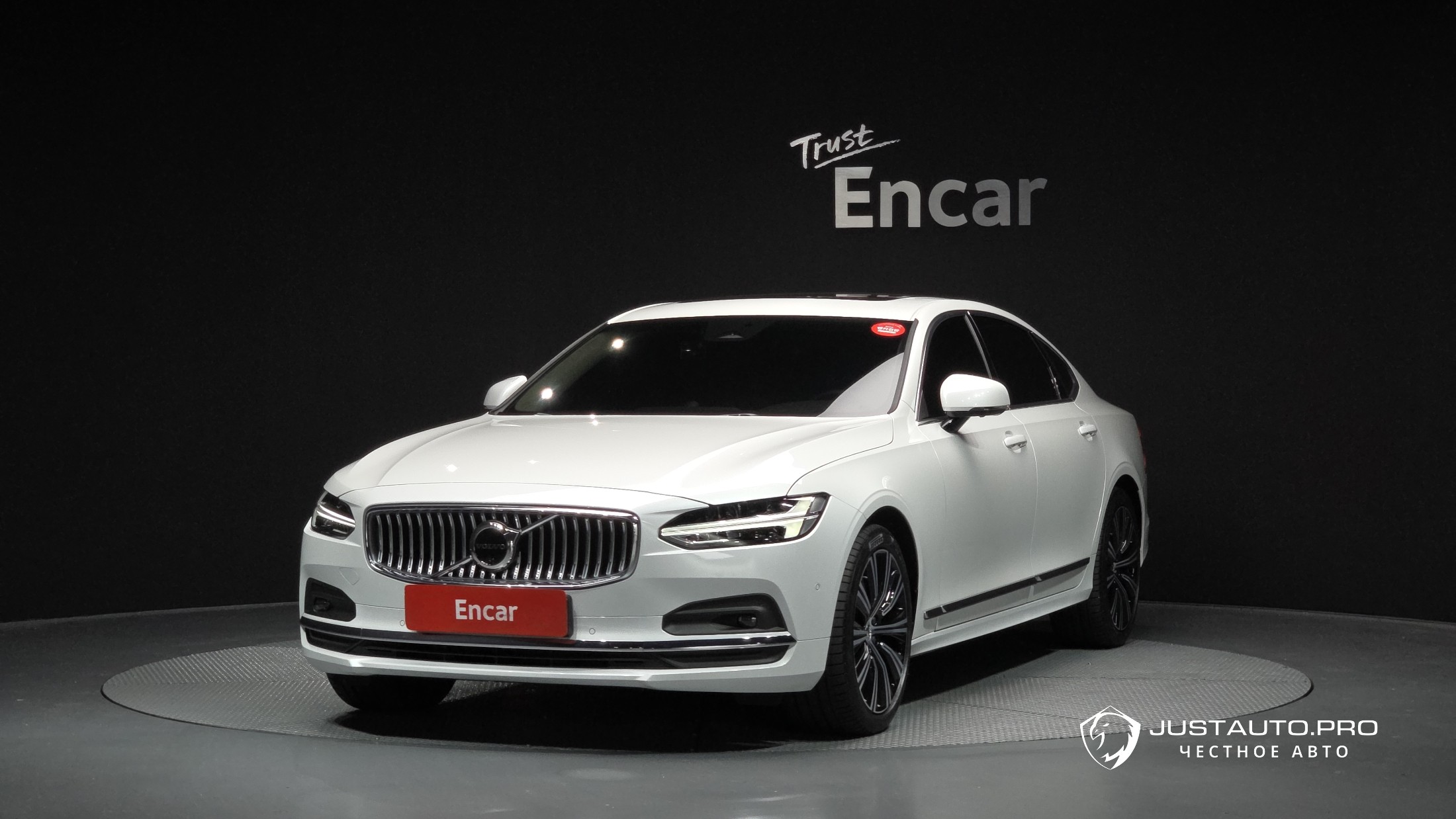 Автомобиль Volvo S90