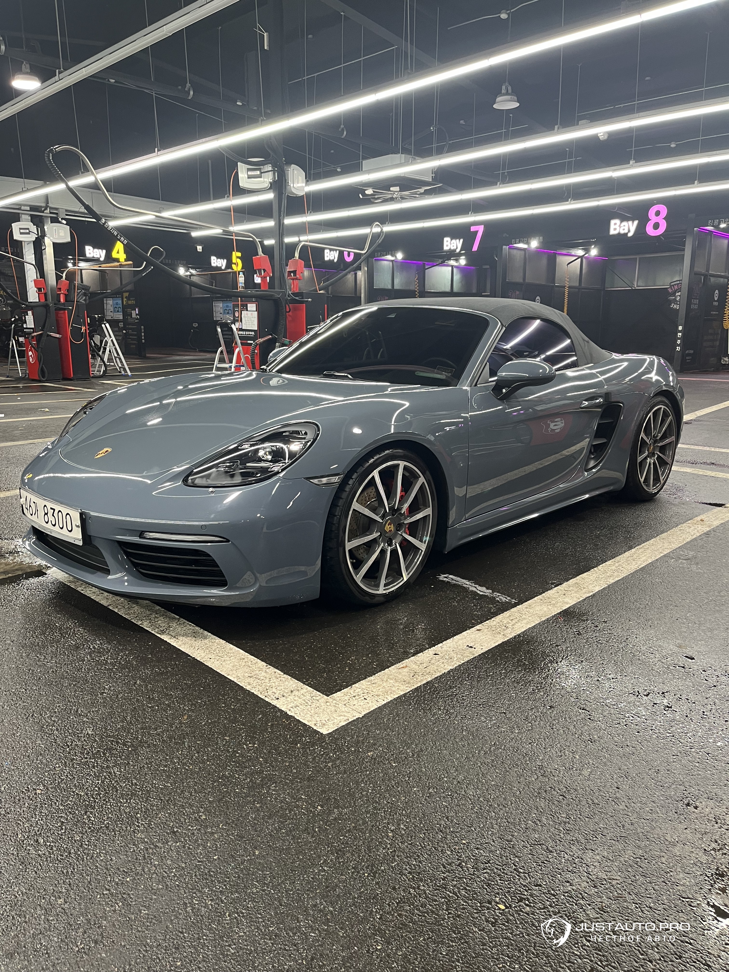 Автомобиль Porsche 718