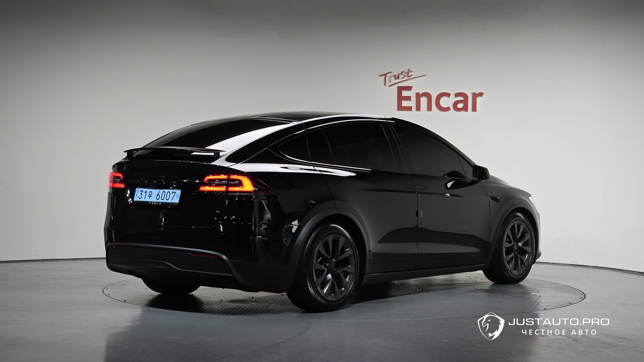 Автомобиль Tesla Model X