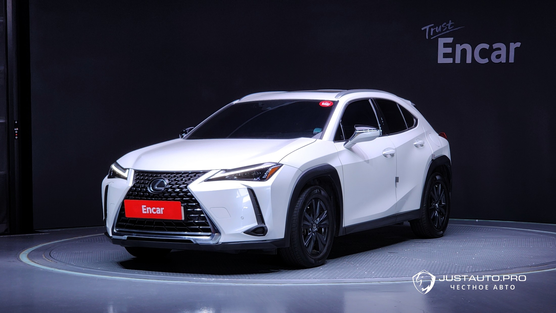 Автомобиль Lexus UX