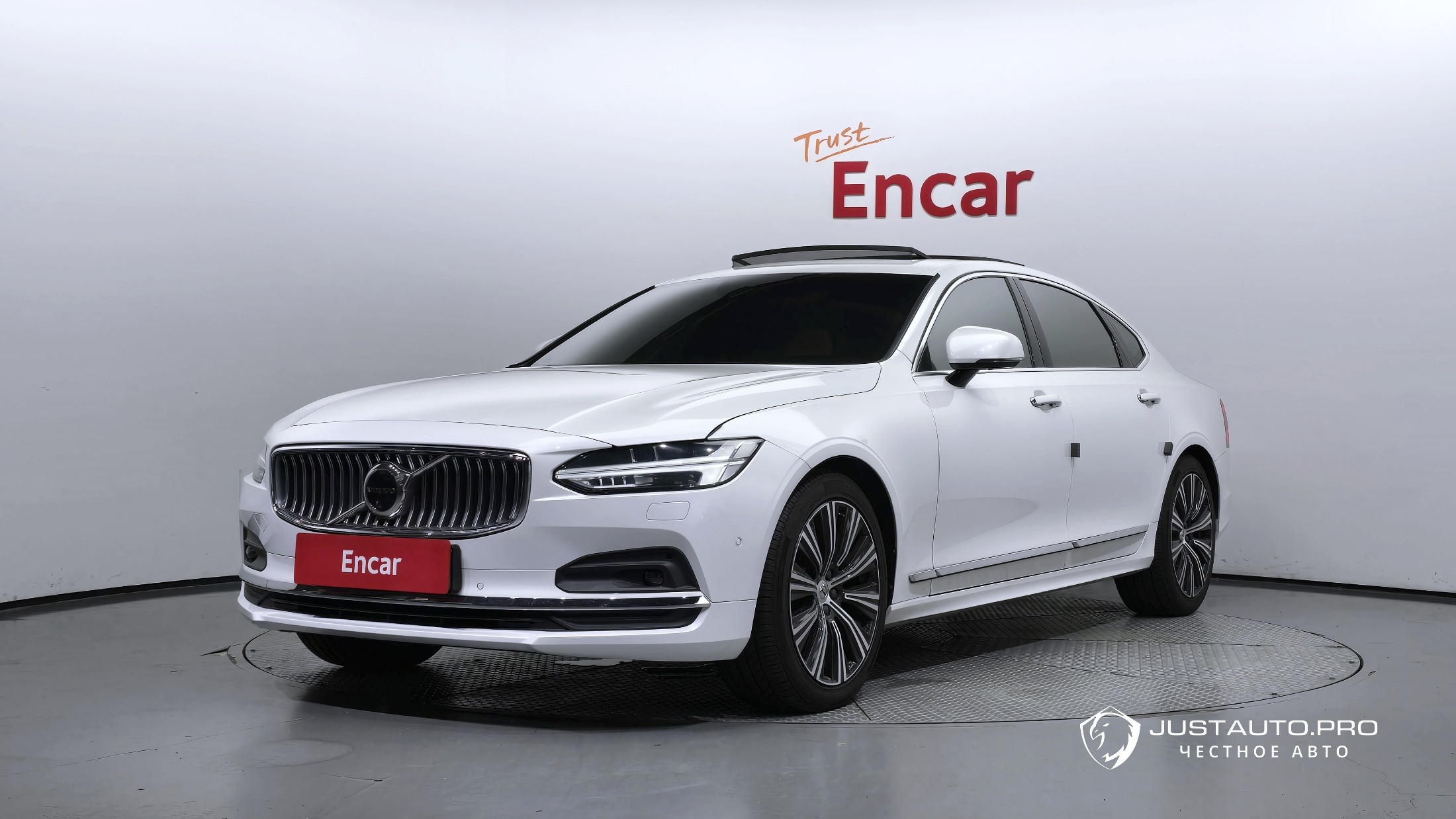 Автомобиль Volvo S90