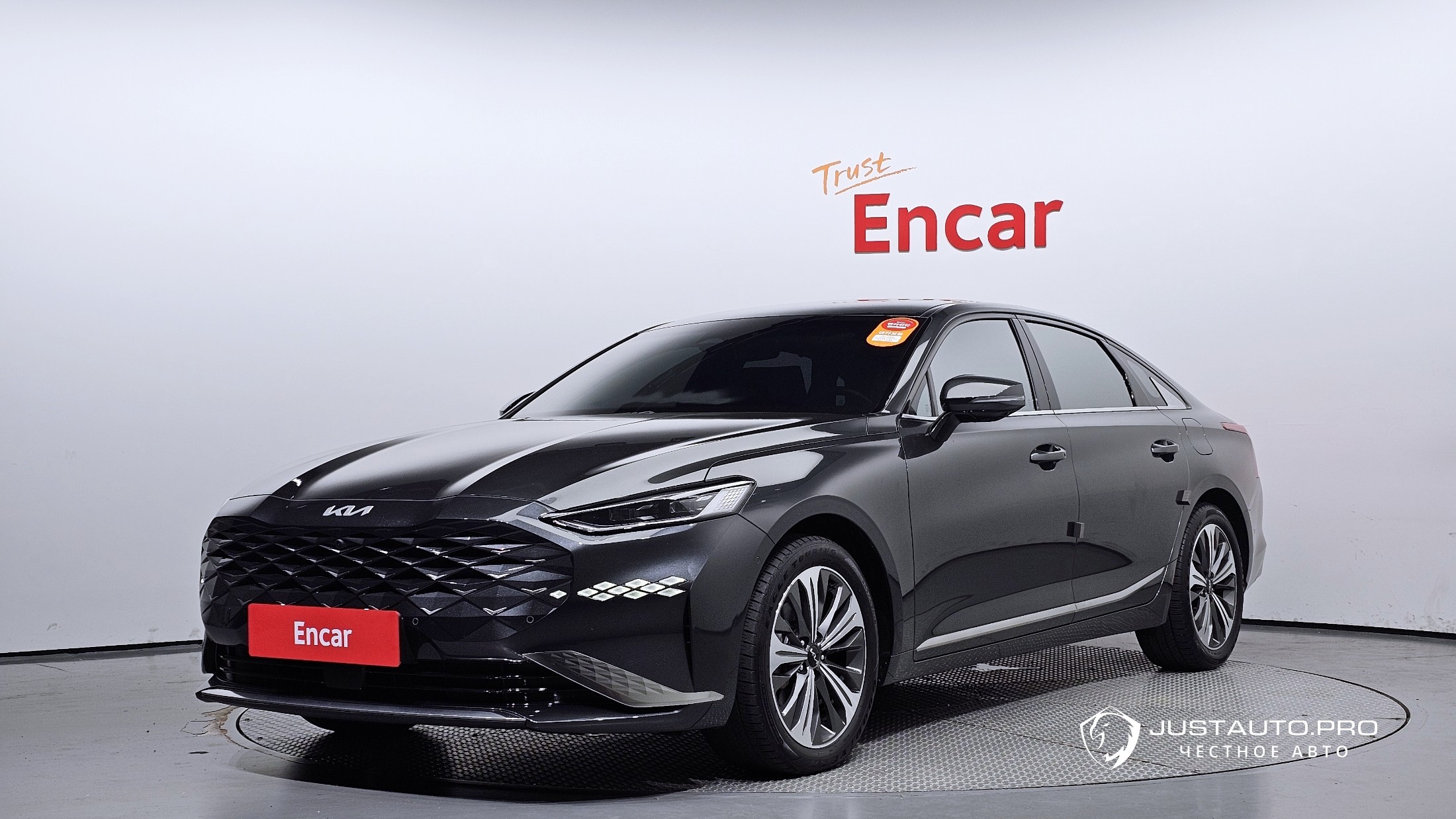 Автомобиль Kia K8