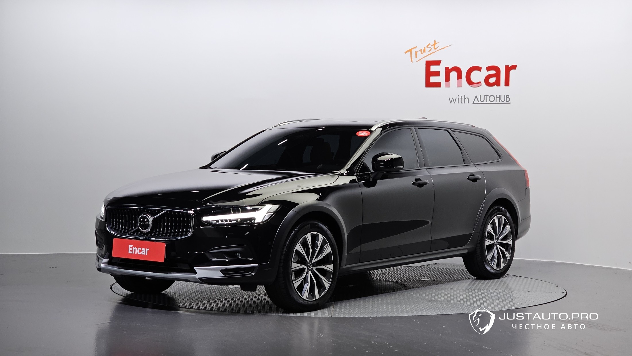 Автомобиль Volvo V90