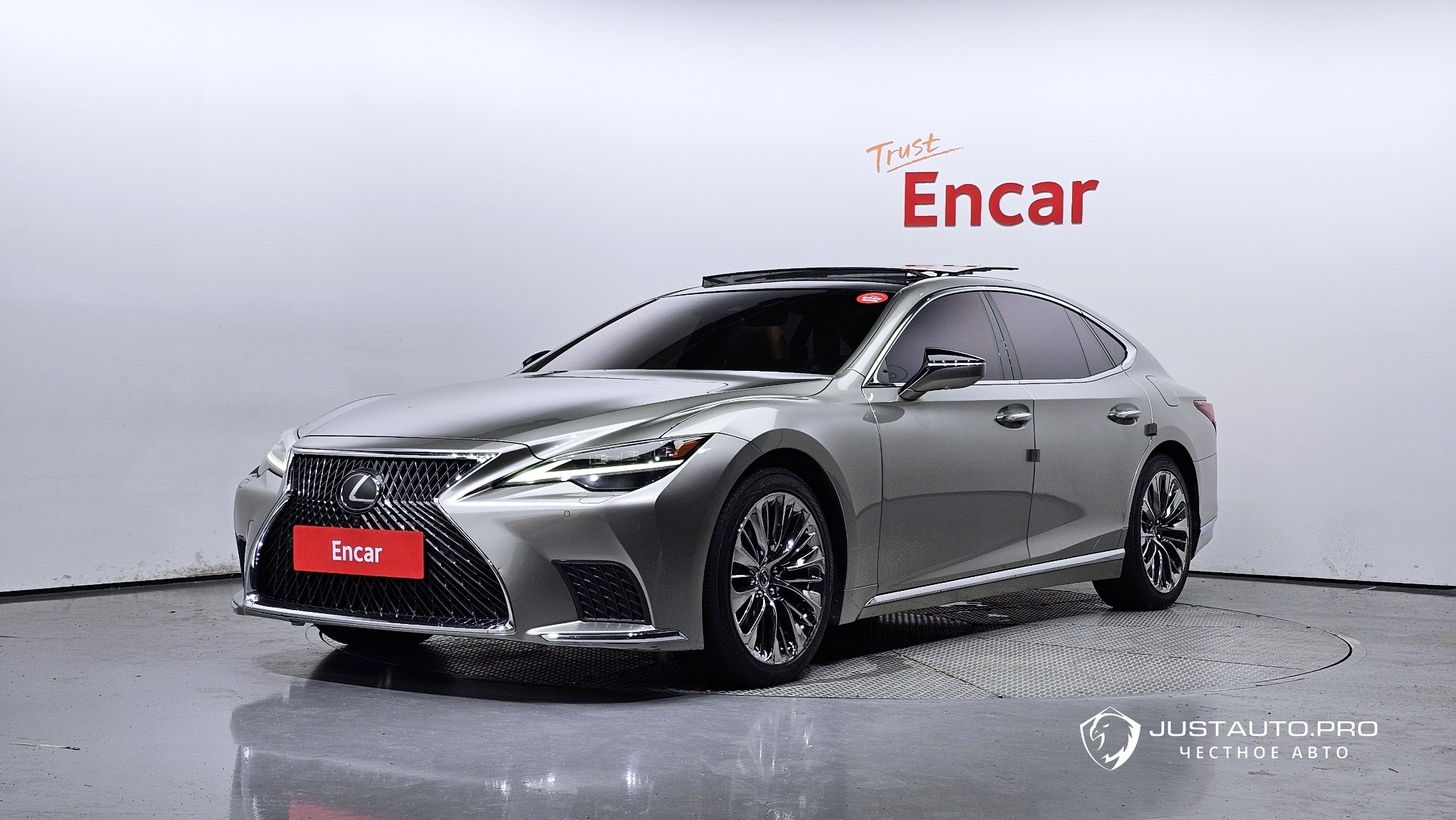 Автомобиль Lexus LS