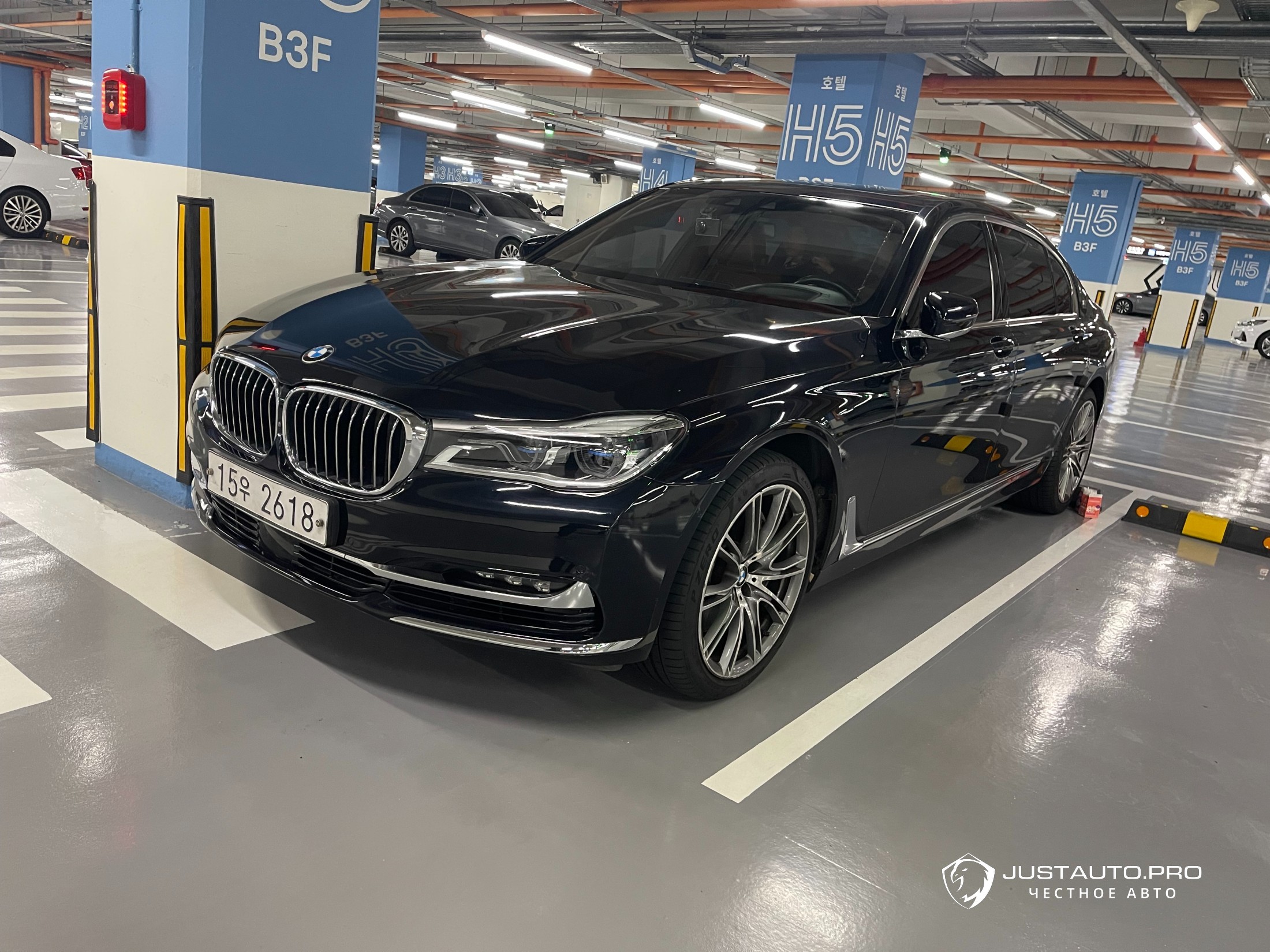 Автомобиль BMW 7-Series