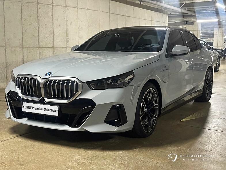 Автомобиль BMW 5-Series