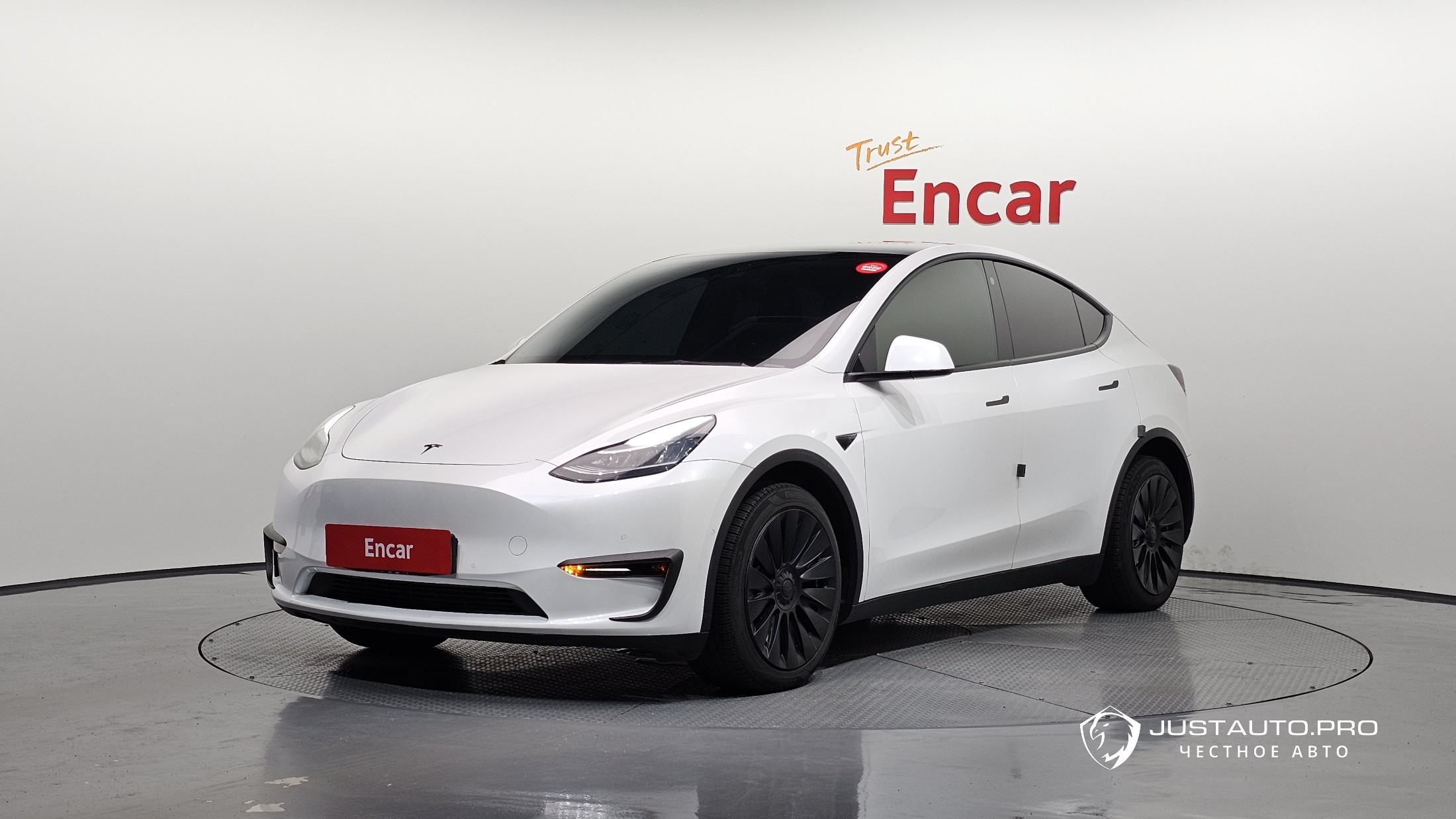 Автомобиль Tesla Model Y