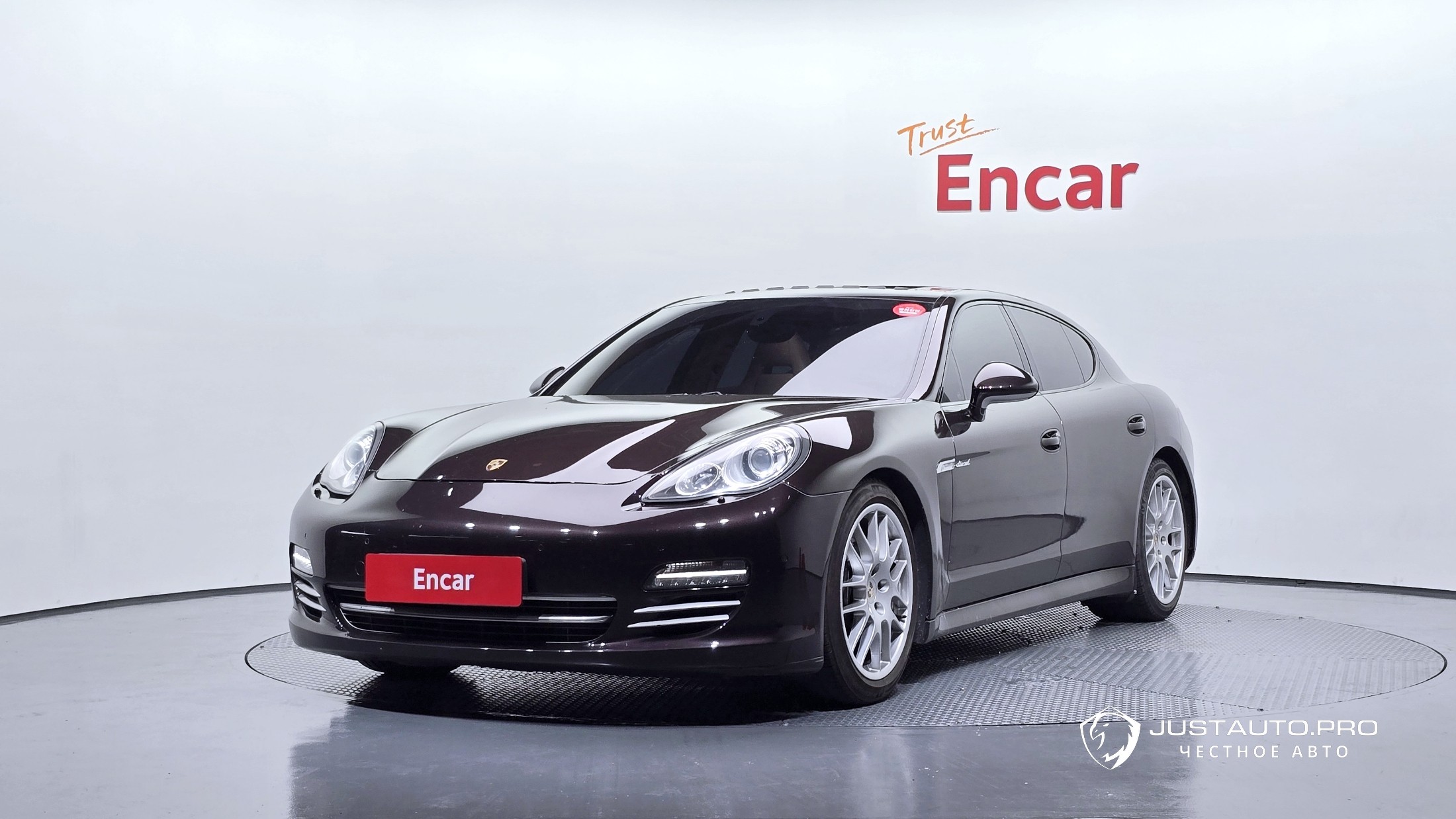 Автомобиль Porsche Panamera