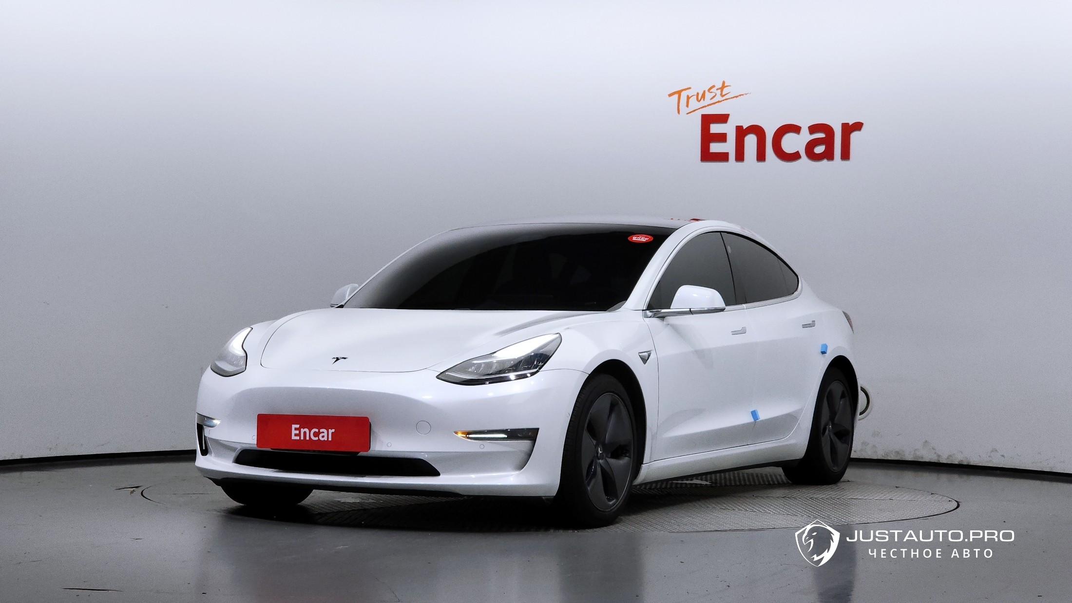 Автомобиль Tesla Model 3