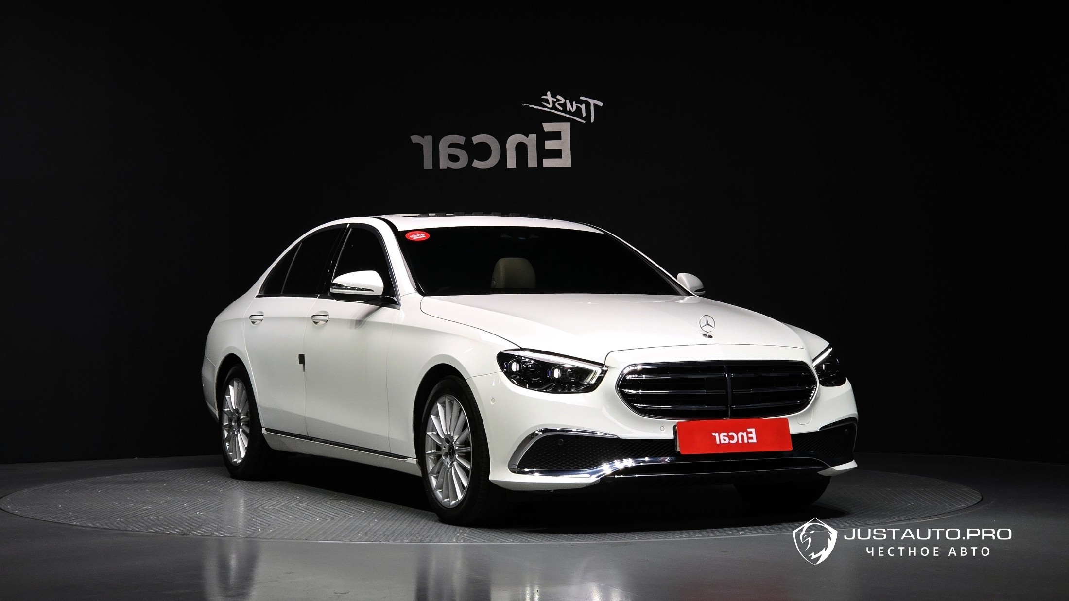 Автомобиль Mercedes-Benz E-Class