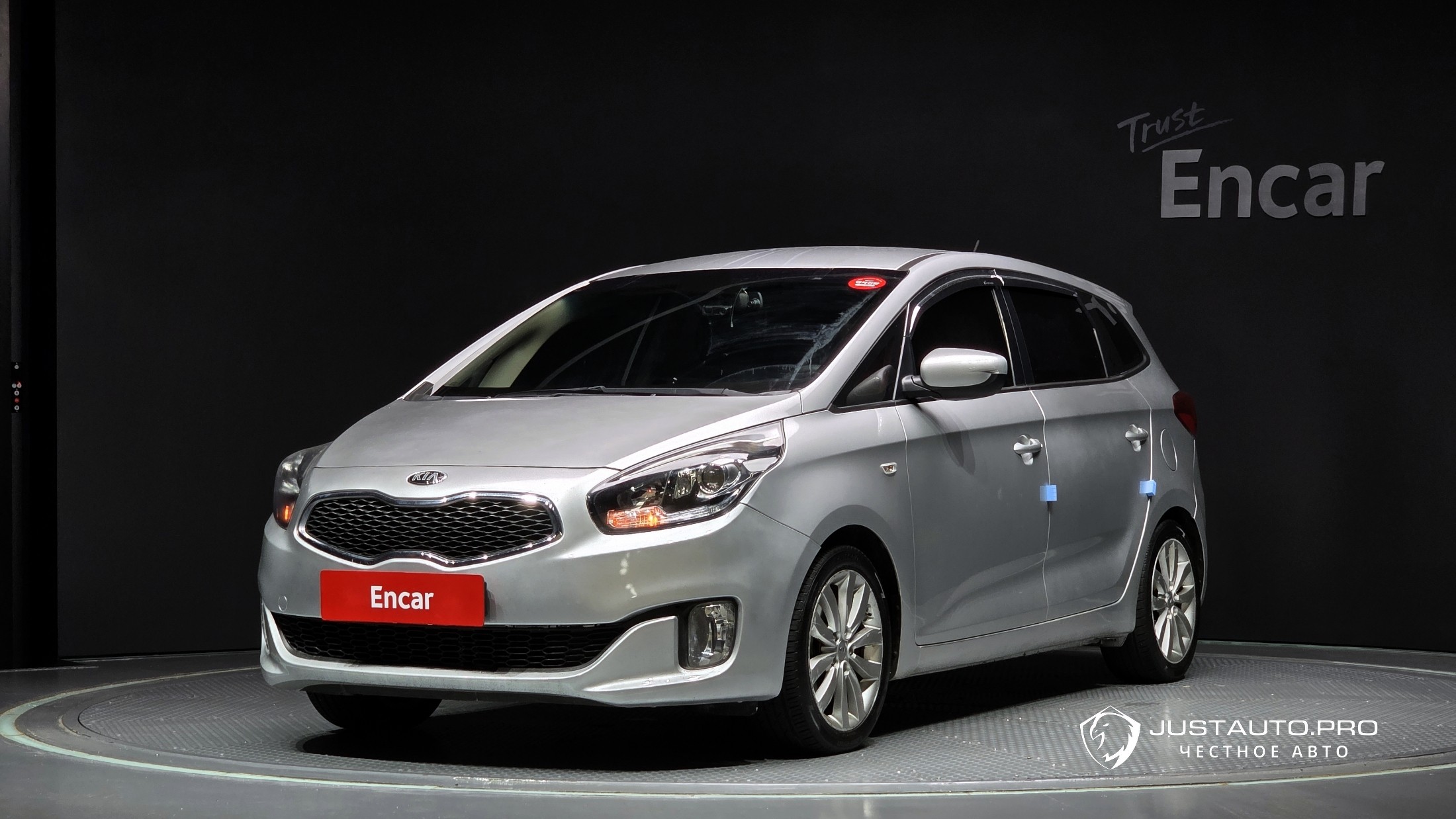 Автомобиль Kia Carens