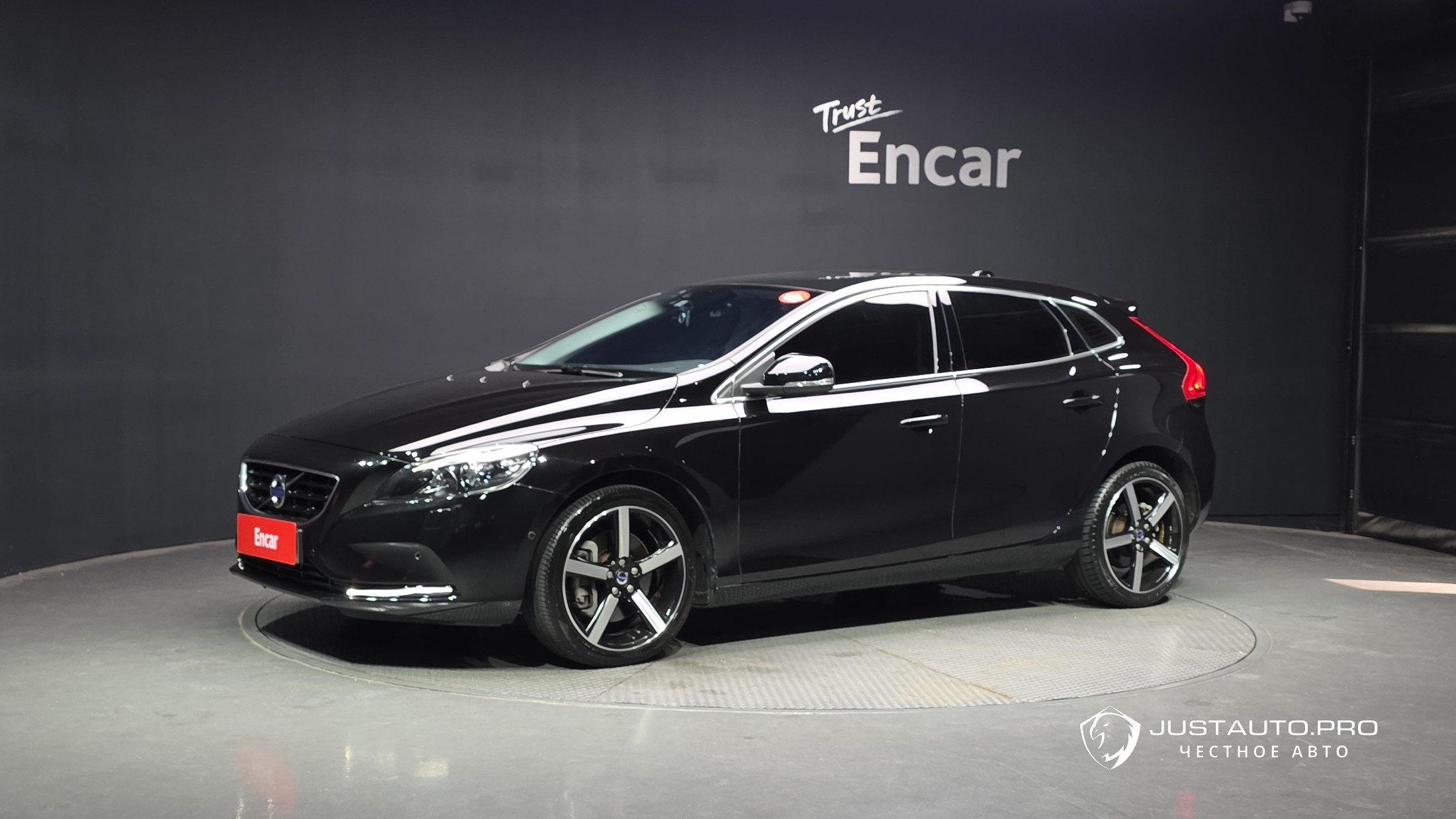 Автомобиль Volvo V40