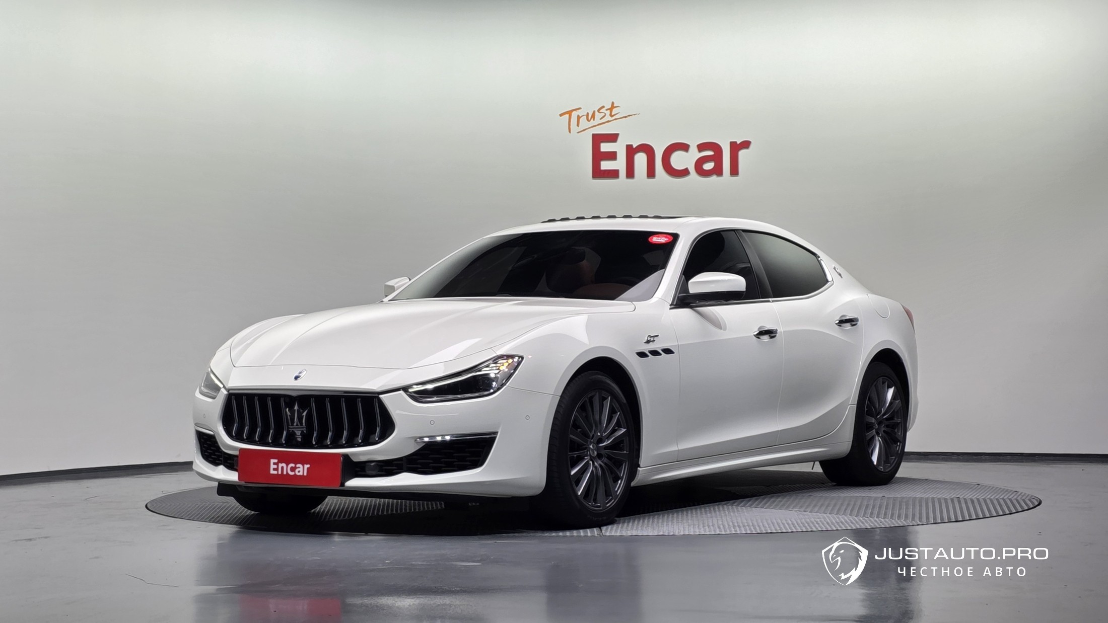 Автомобиль Maserati Ghibli